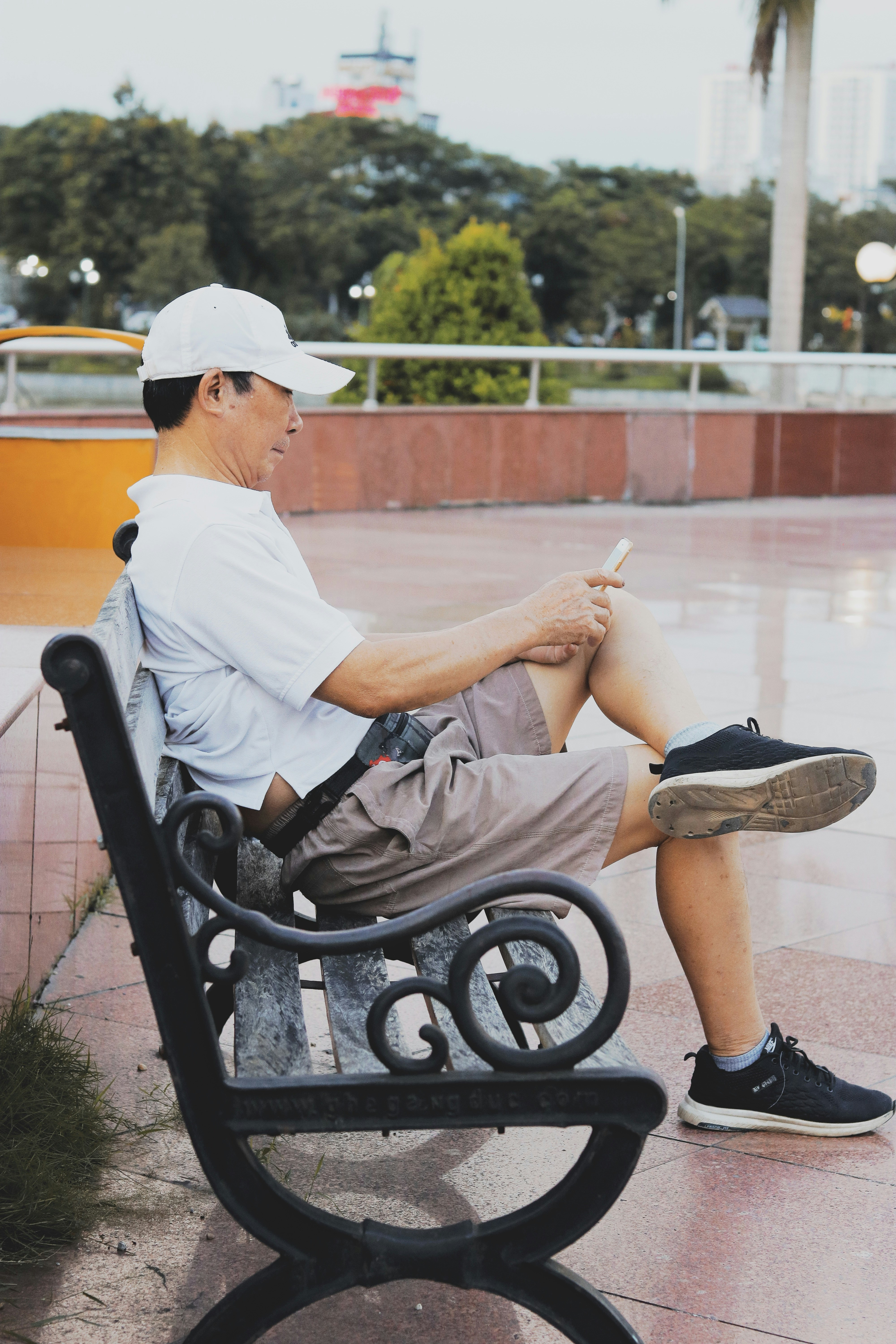 Living Solo After 60: Start Daily Check-ins