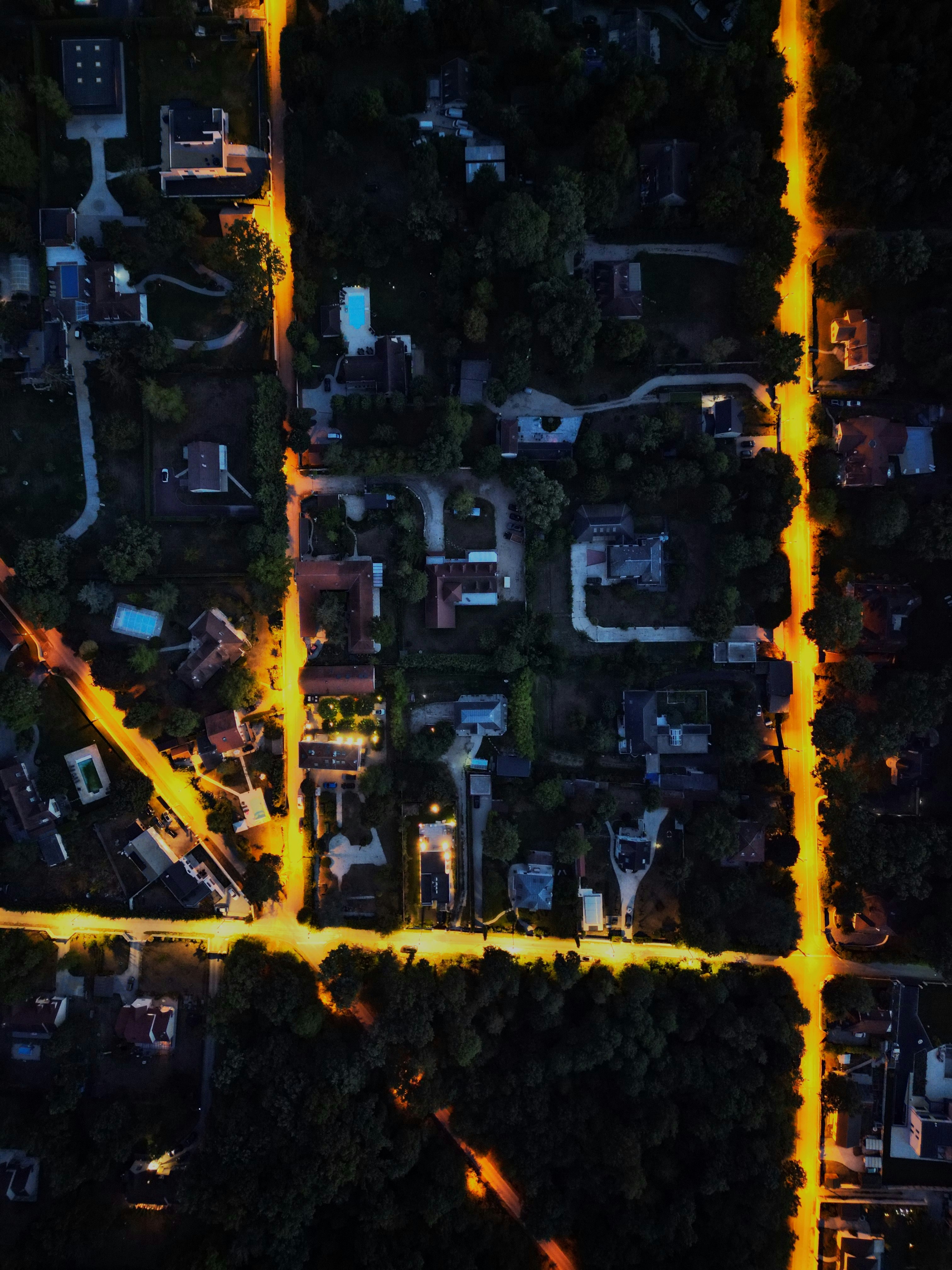 a-city-with-many-buildings-and-streets-photo-free-77400-pomponne