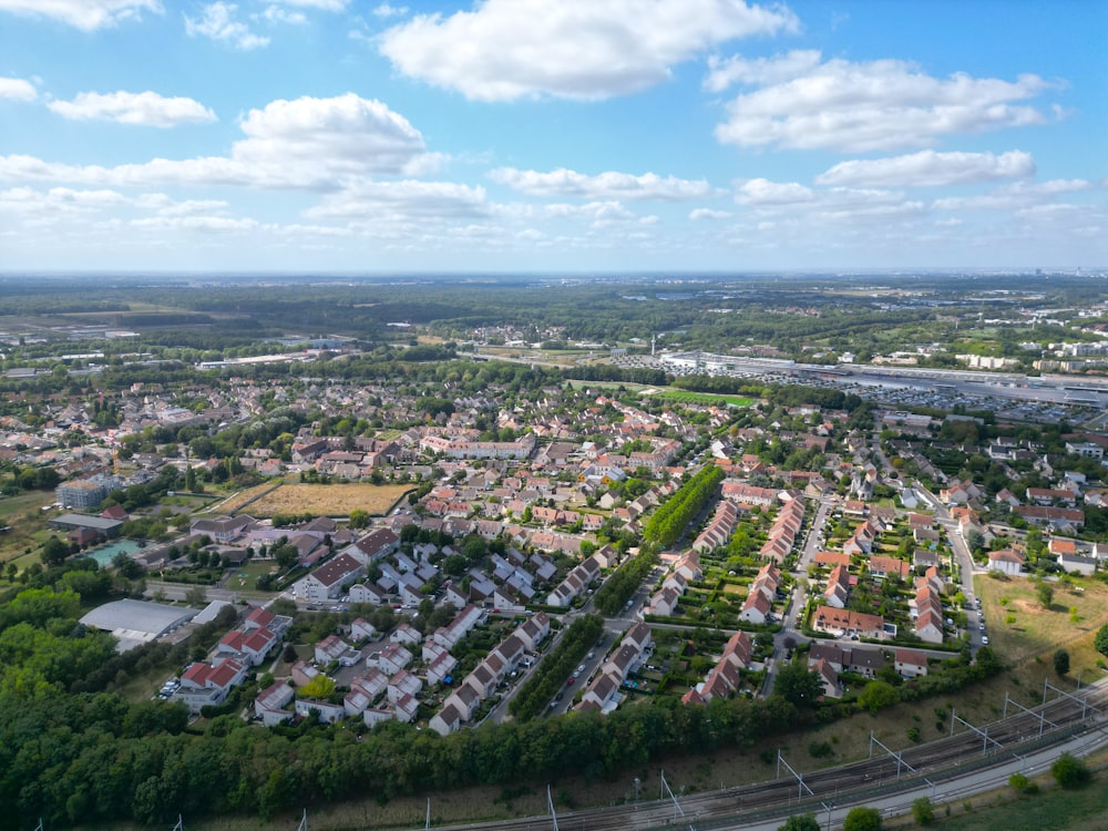 Una ciudad con muchos edificios