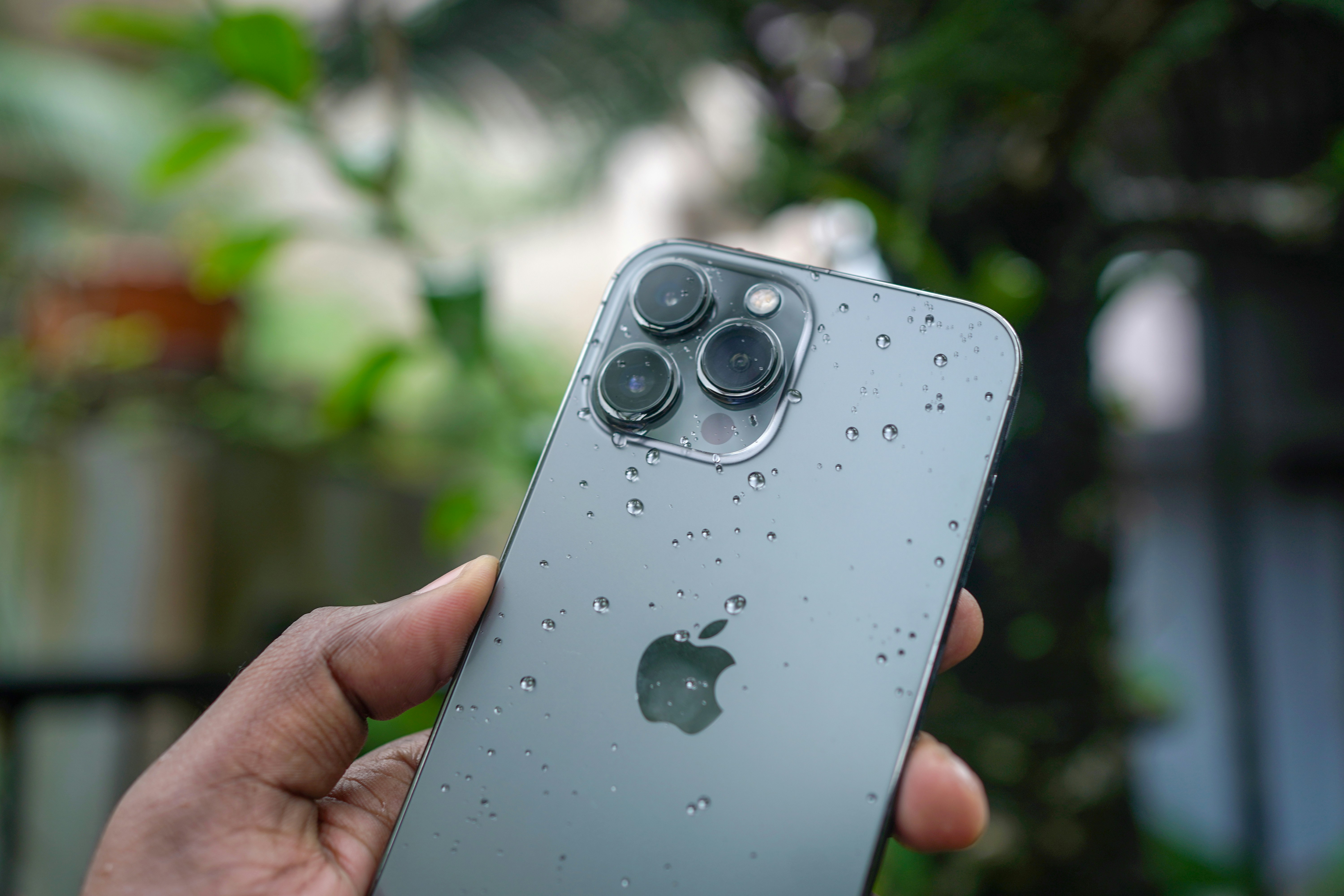 a hand holding a cell phone