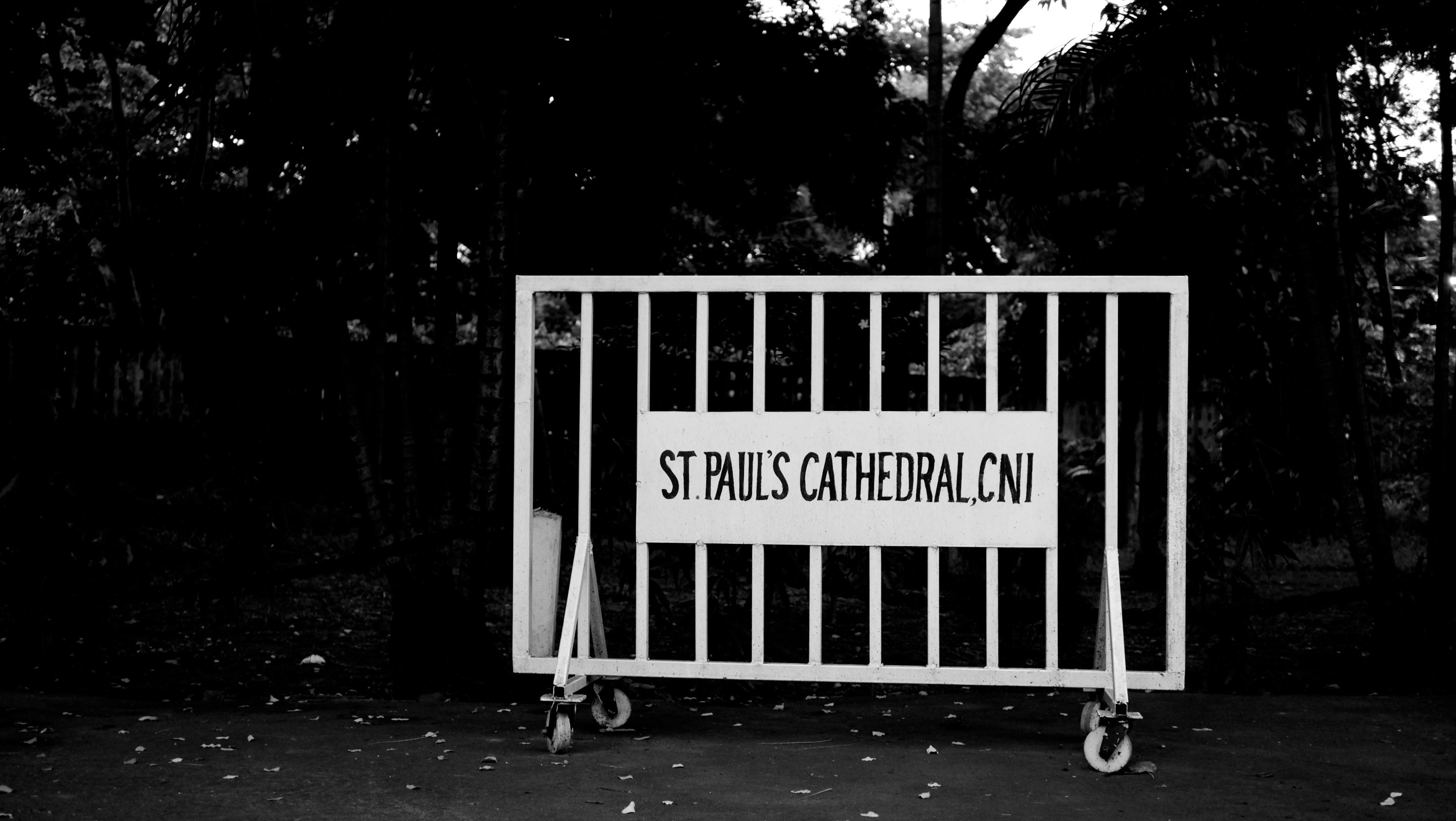 A sign on a cart photo – Free Fence Image on Unsplash