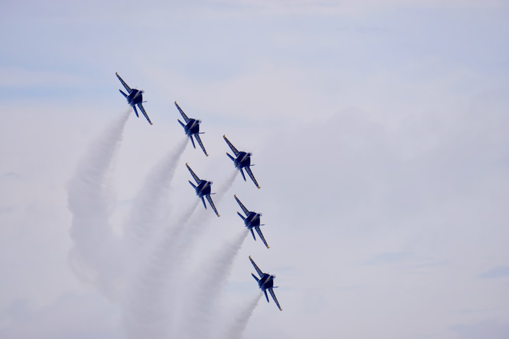 jets flying in formation