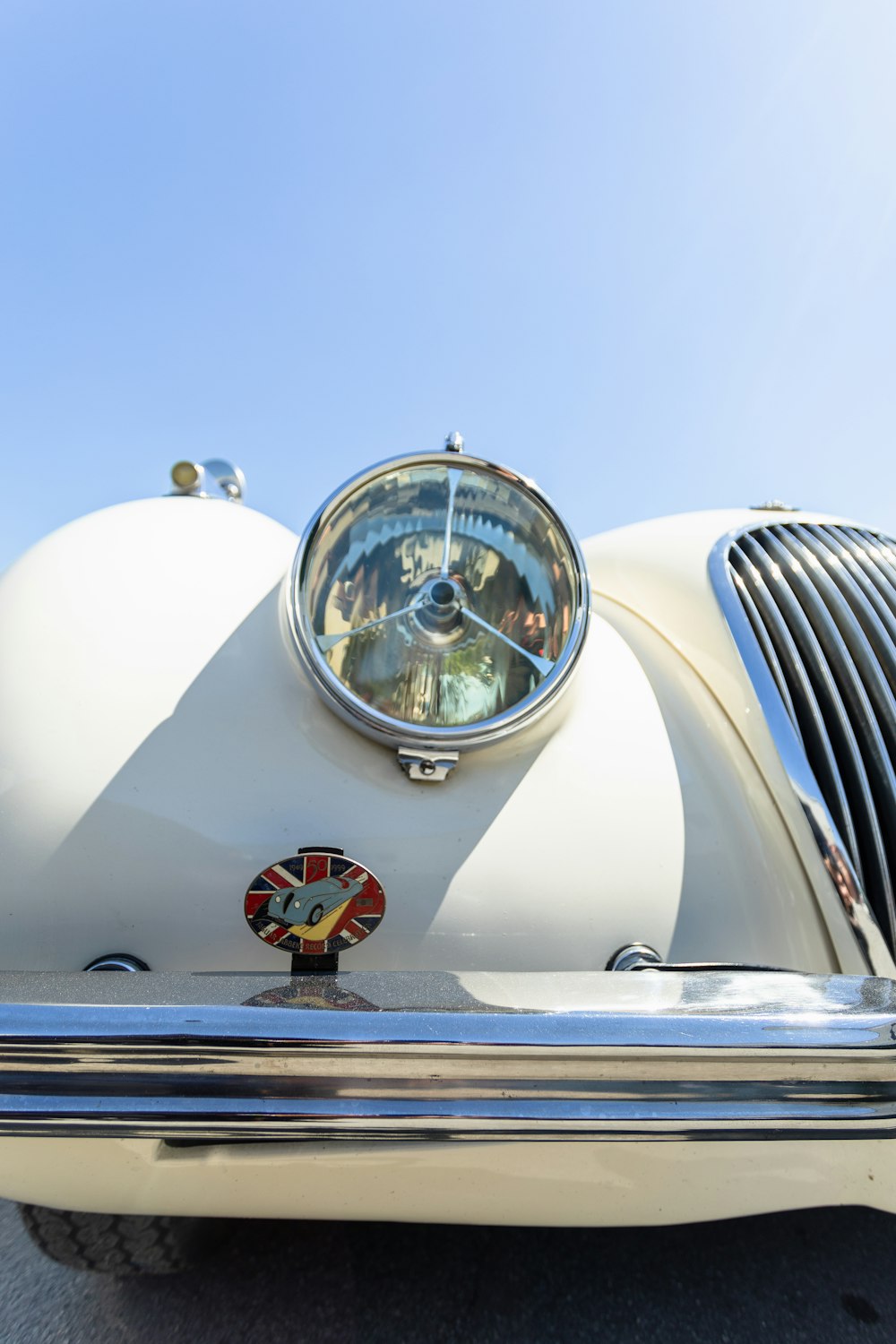 a close up of a car's headlight