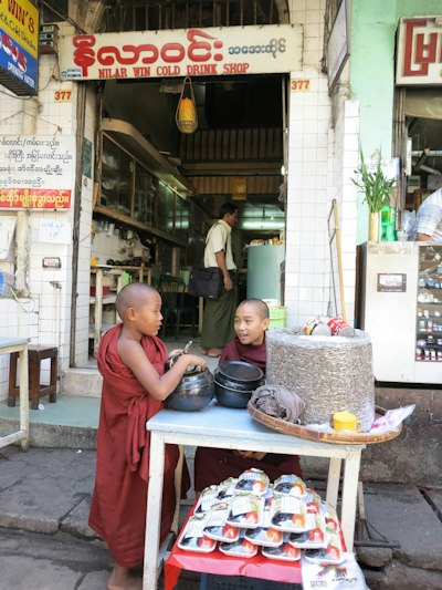 Myanmar dating website — everyday life in Yangon