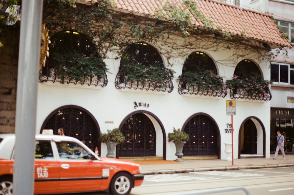 a car parked in front of a building