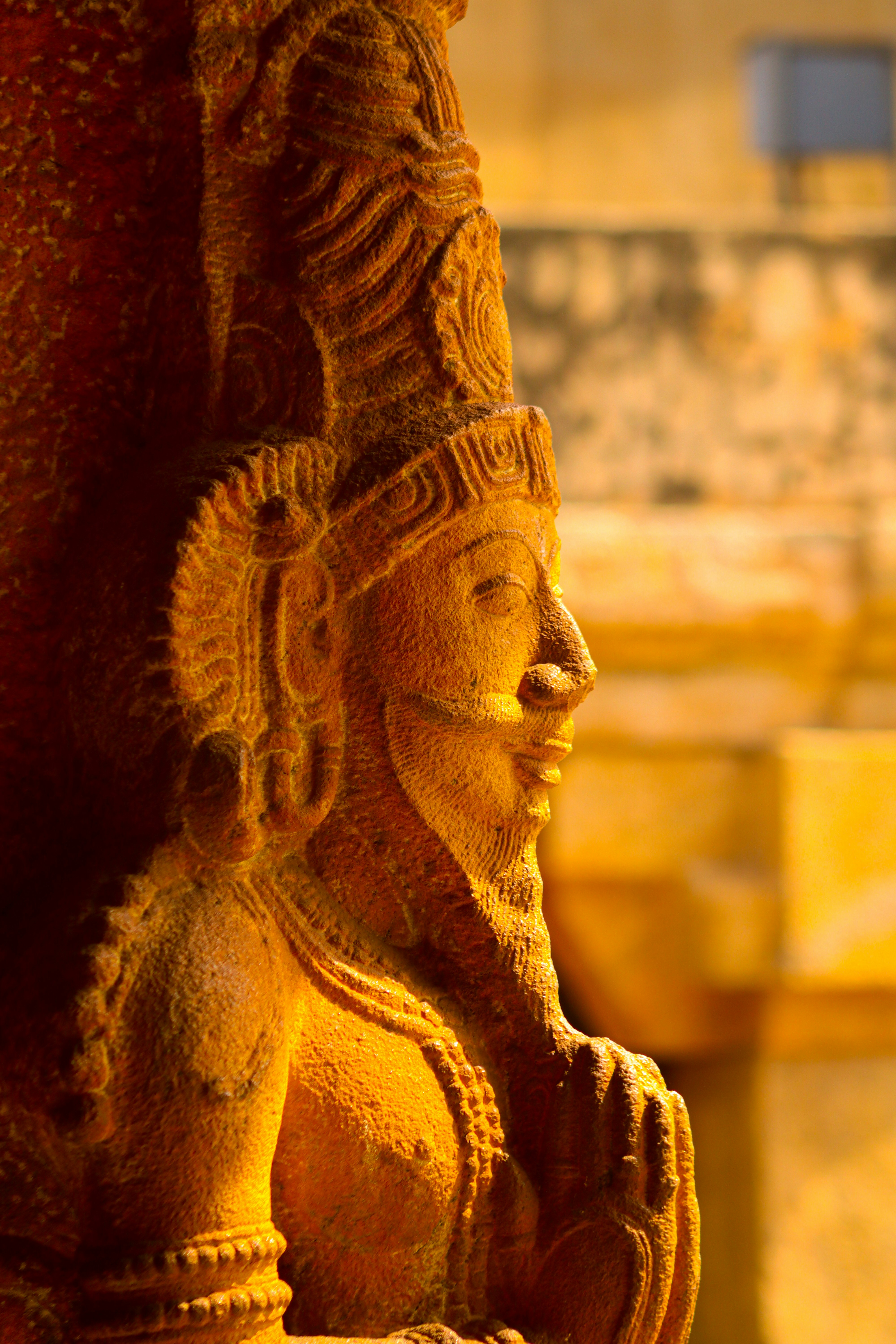 una estatua de una persona