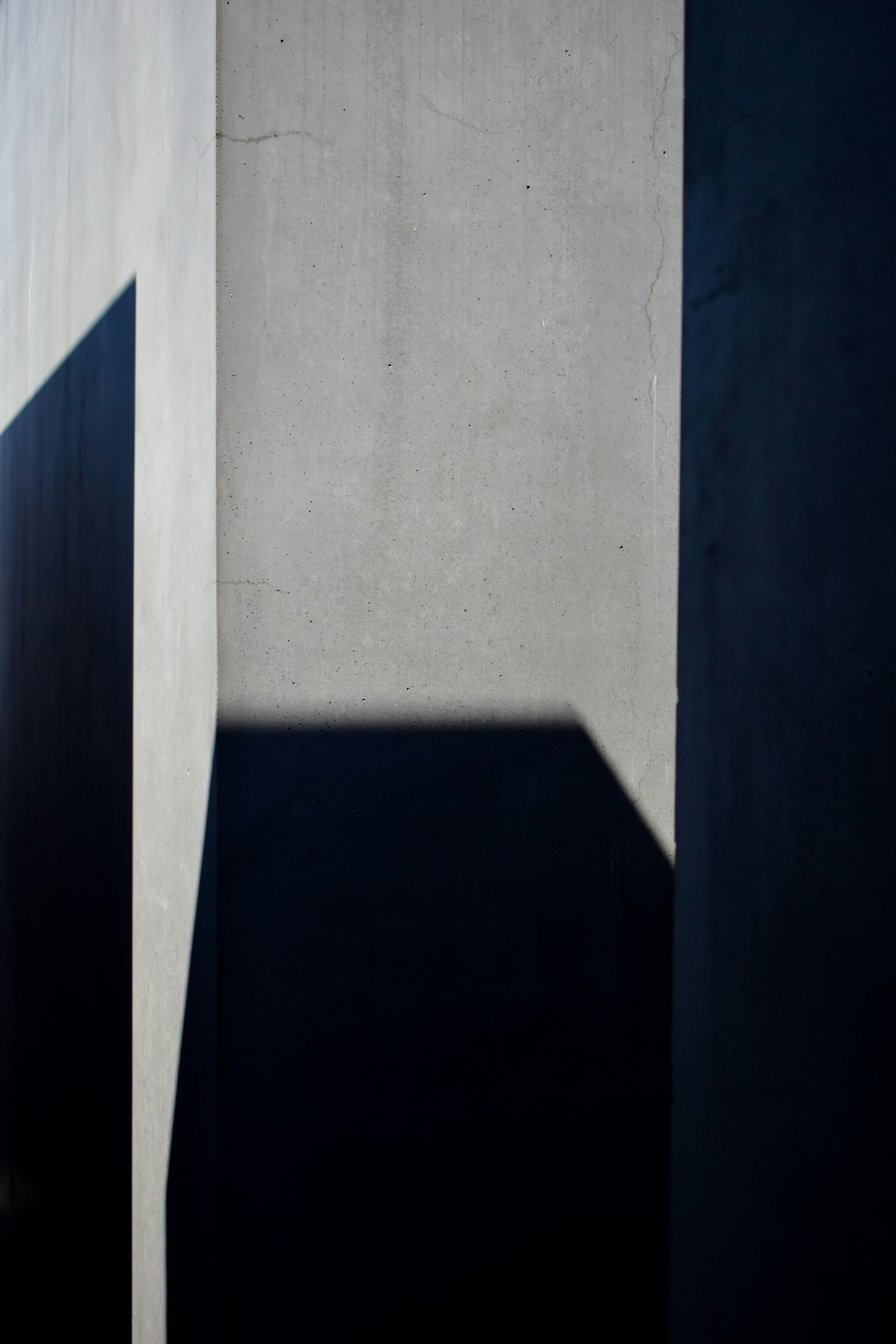 Foto zum Thema Eine weiße Wand mit schwarzem Rand Kostenloses Bild zu