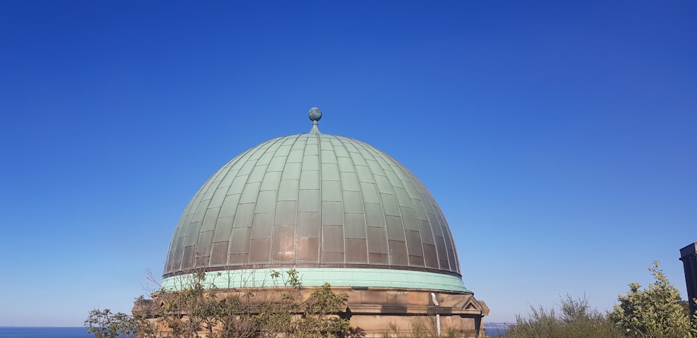 a dome shaped building with a clear blue sky