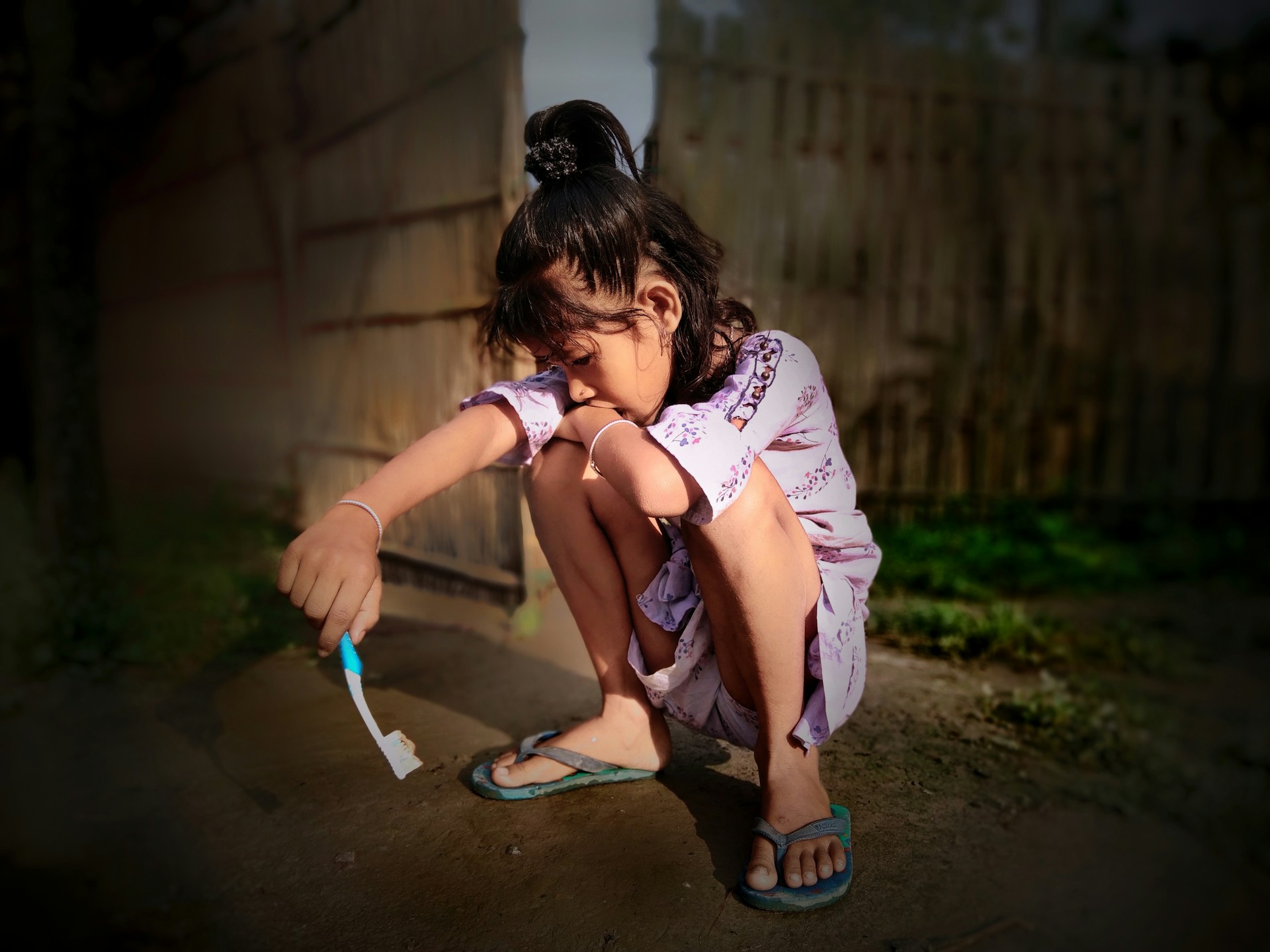 gray computer monitor