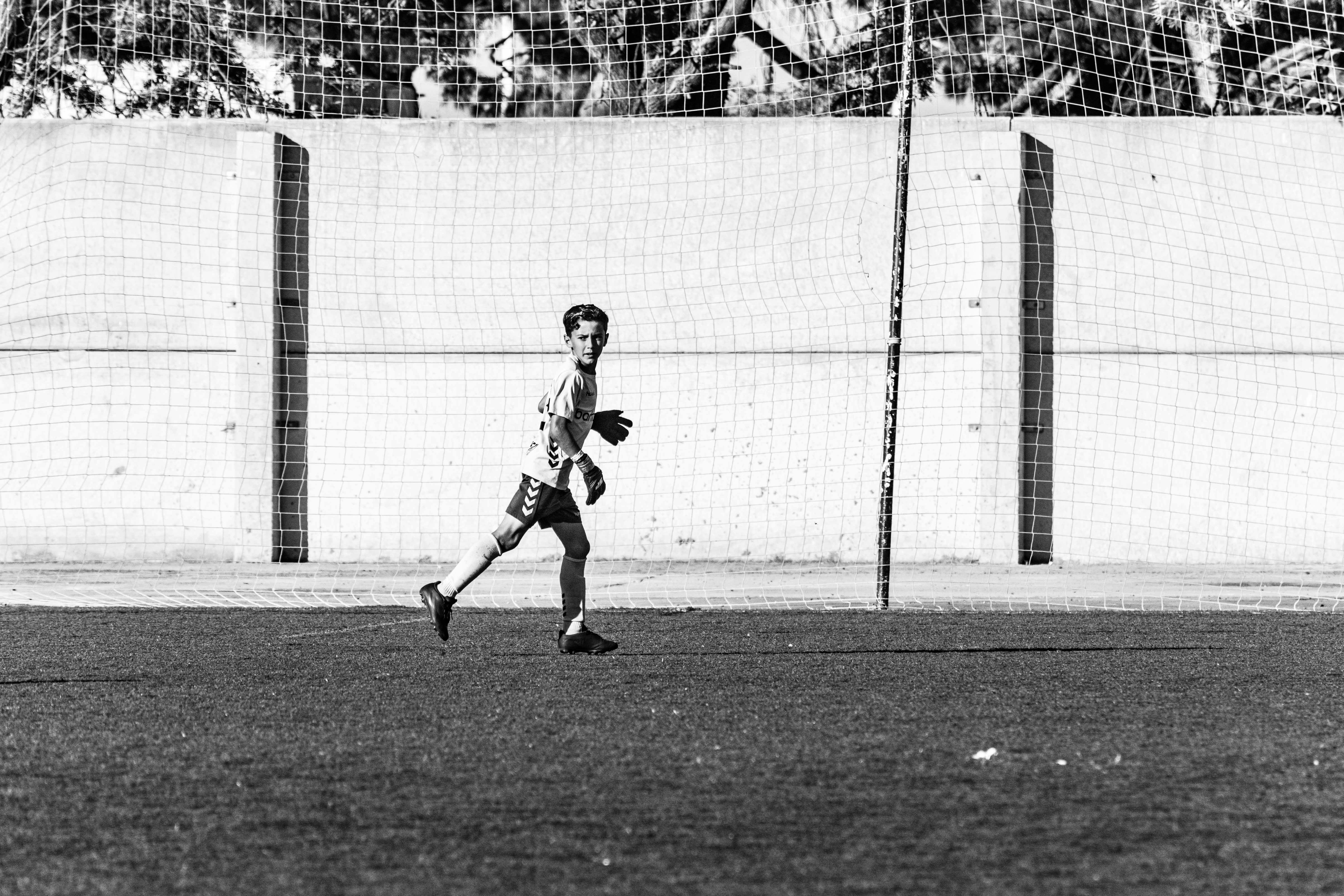 a baseball player running, 