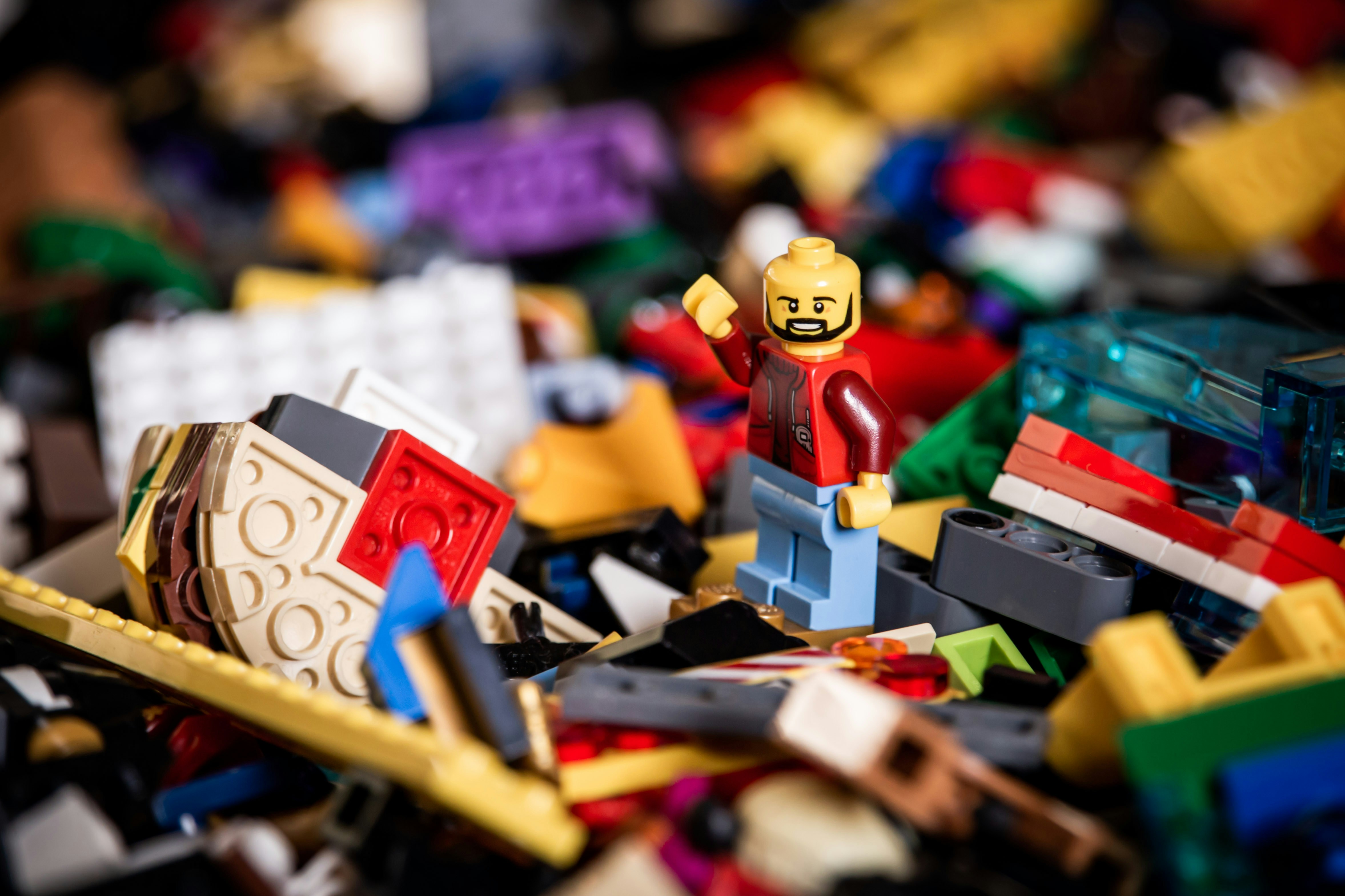 https://images.unsplash.com/photo-1661433679961-cfc1c83a7b50?ixid=M3w2MjYzNjJ8MHwxfHNlYXJjaHwxMHx8TGVnbyUyMHJlc2FsZSUyMHN0b3JlfGVufDB8MHx8fDE3ODE1NDQxMDR8MA&ixlib=rb-4.1.0