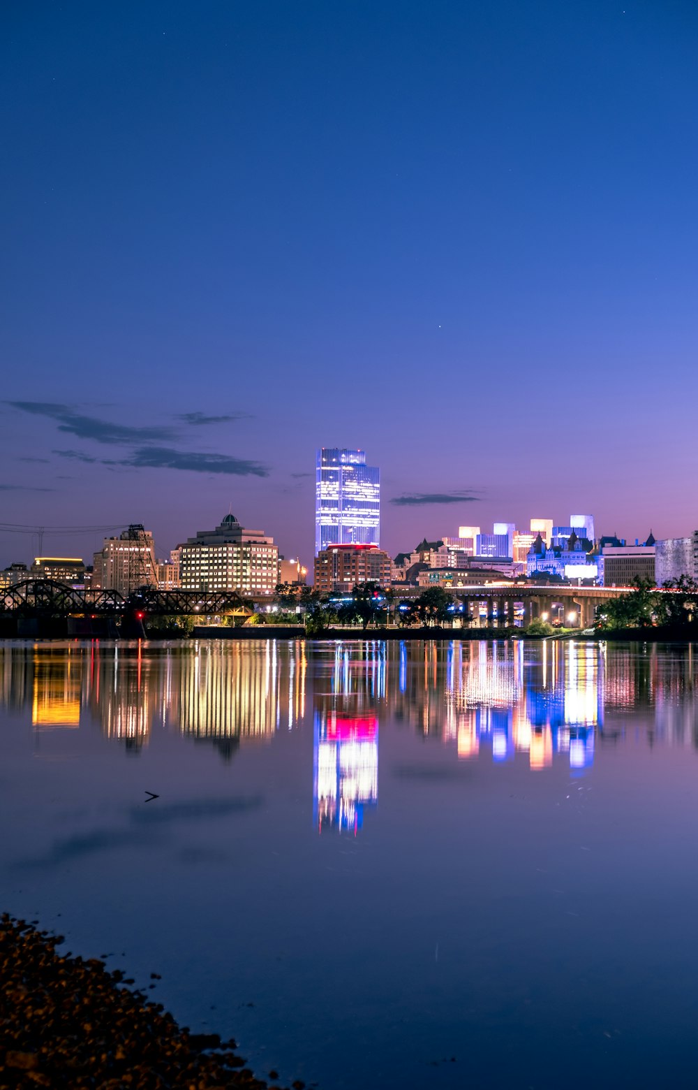 a city skyline at night