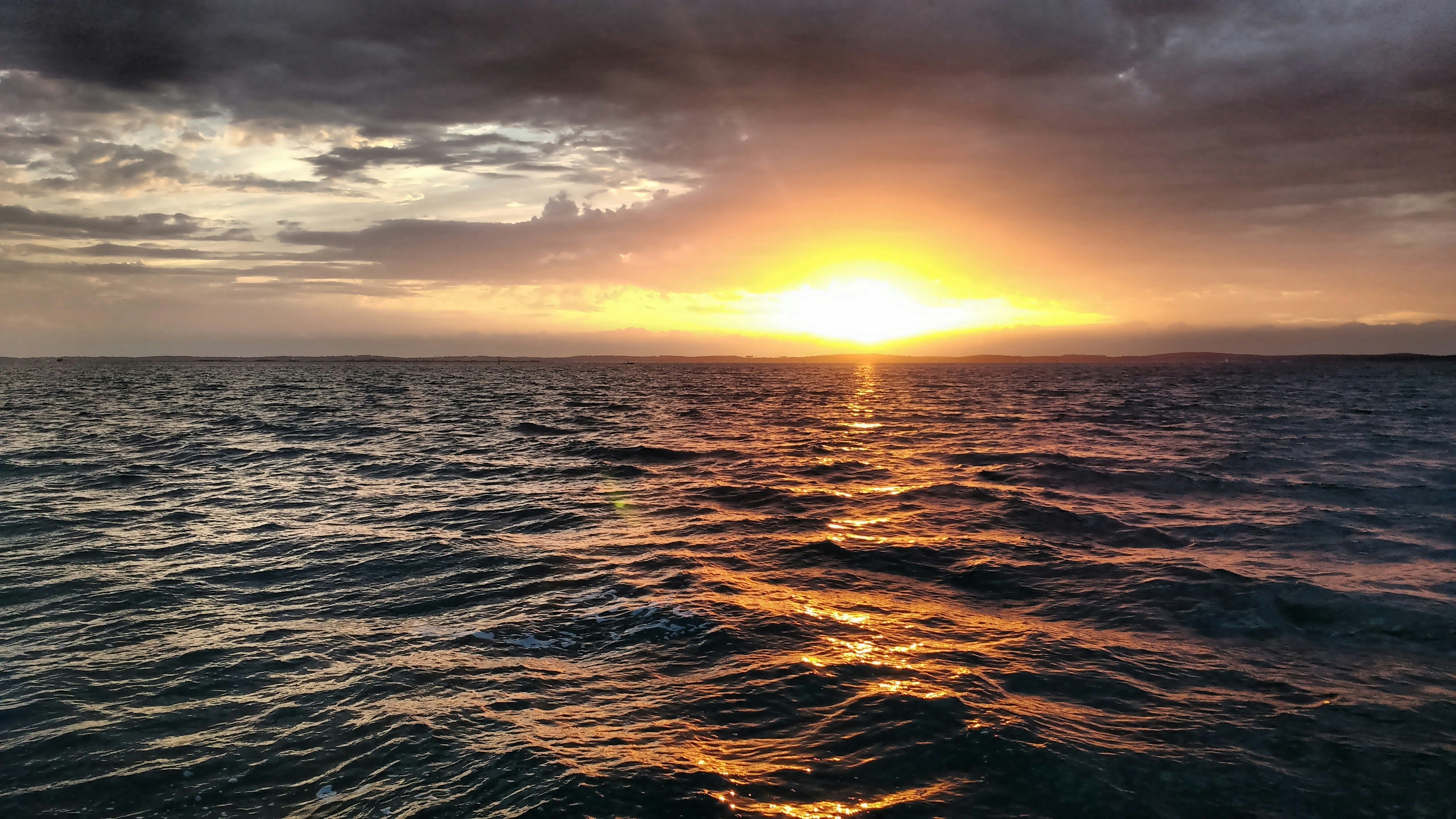 Un coucher de soleil sur l’océan