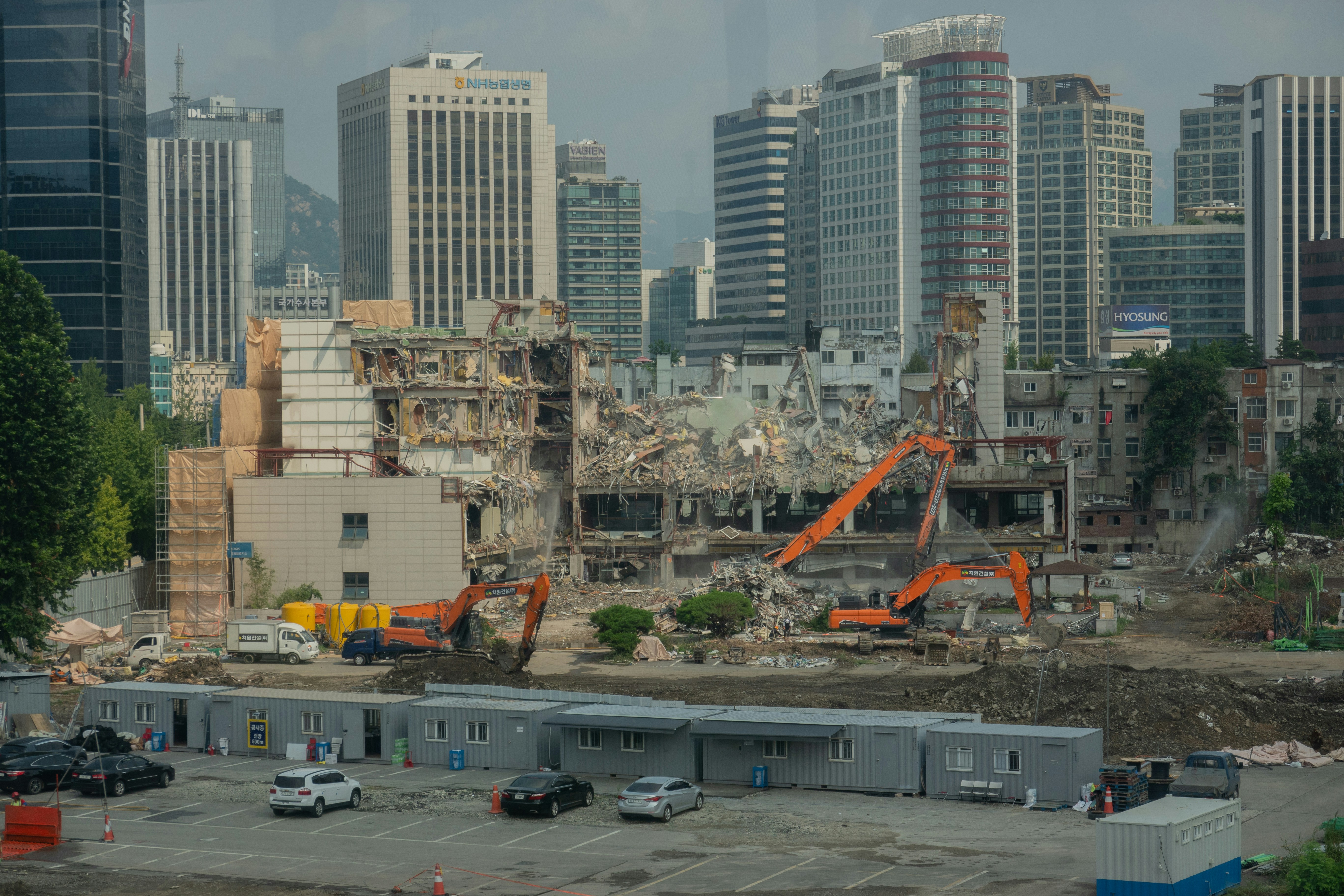 a construction site with cranes and cars