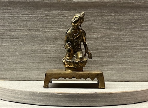 Elegant sculpture of a traditional Andean figure in bronze.