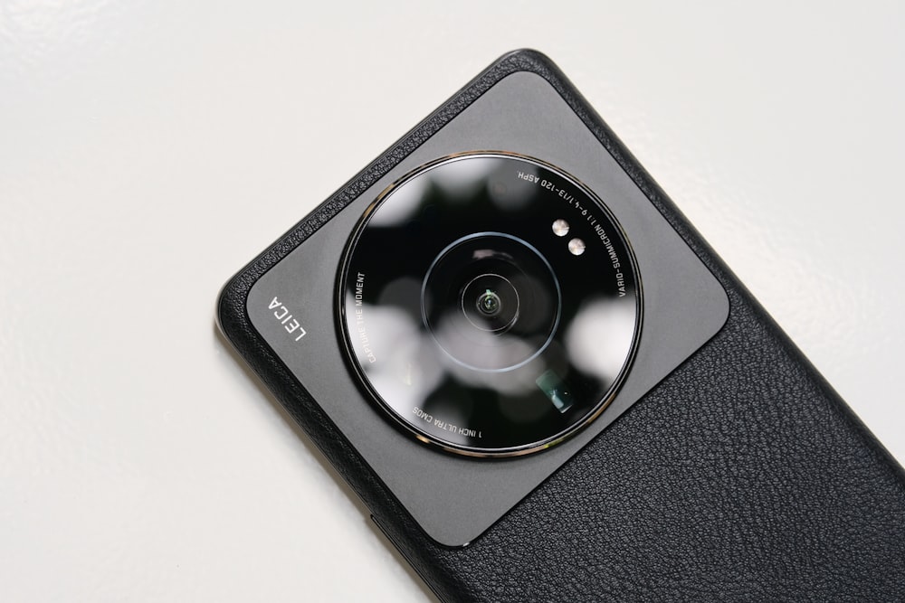 uma lente de câmera preta
