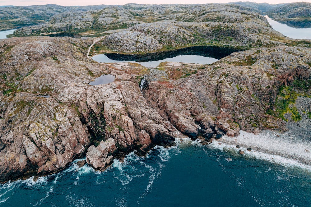 a rocky coast line