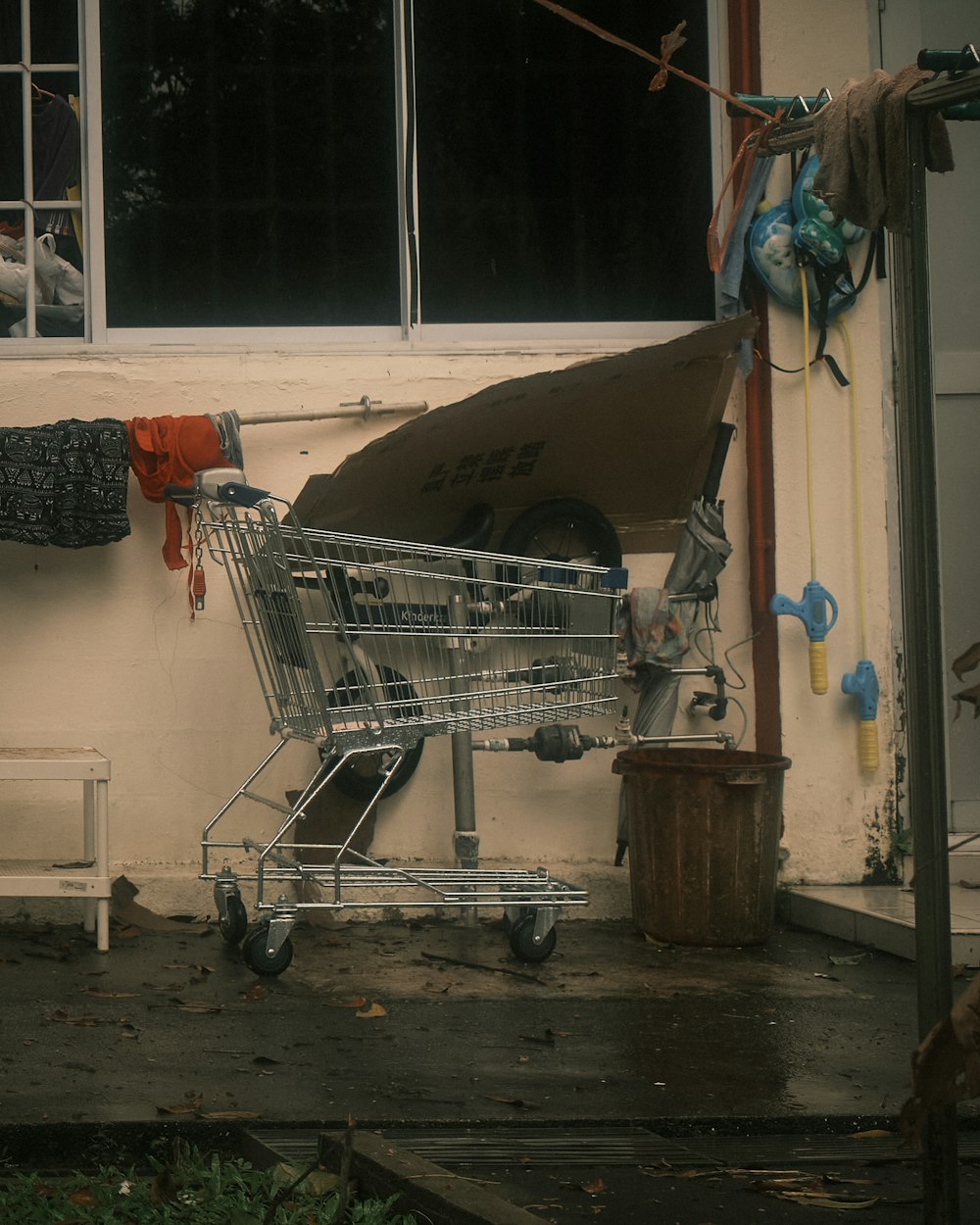 a cart with a wheel on it