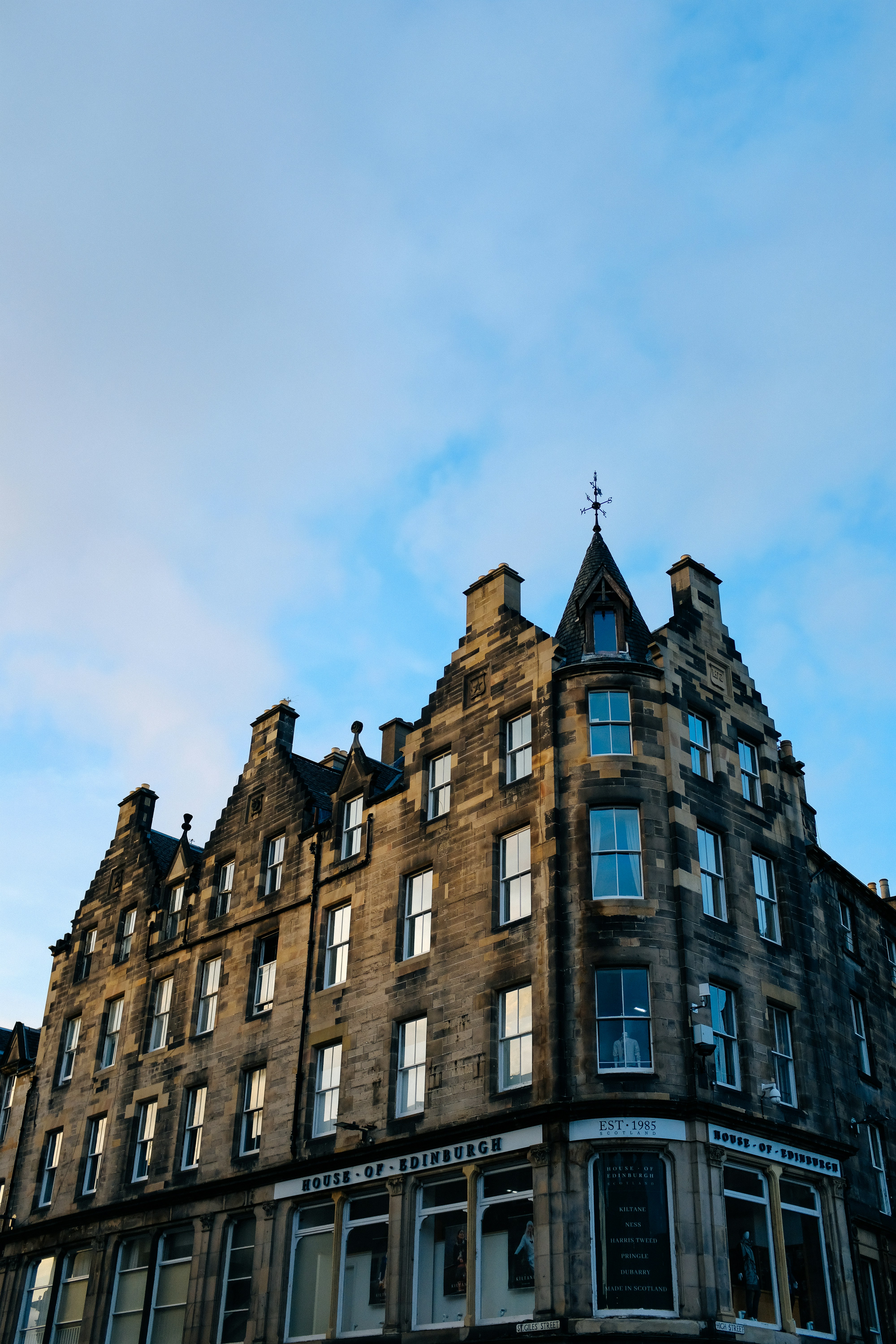 Photo by adrienolichon