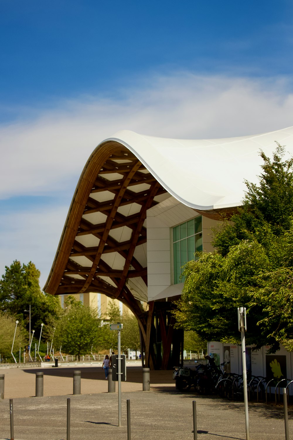 a building with a curved roof