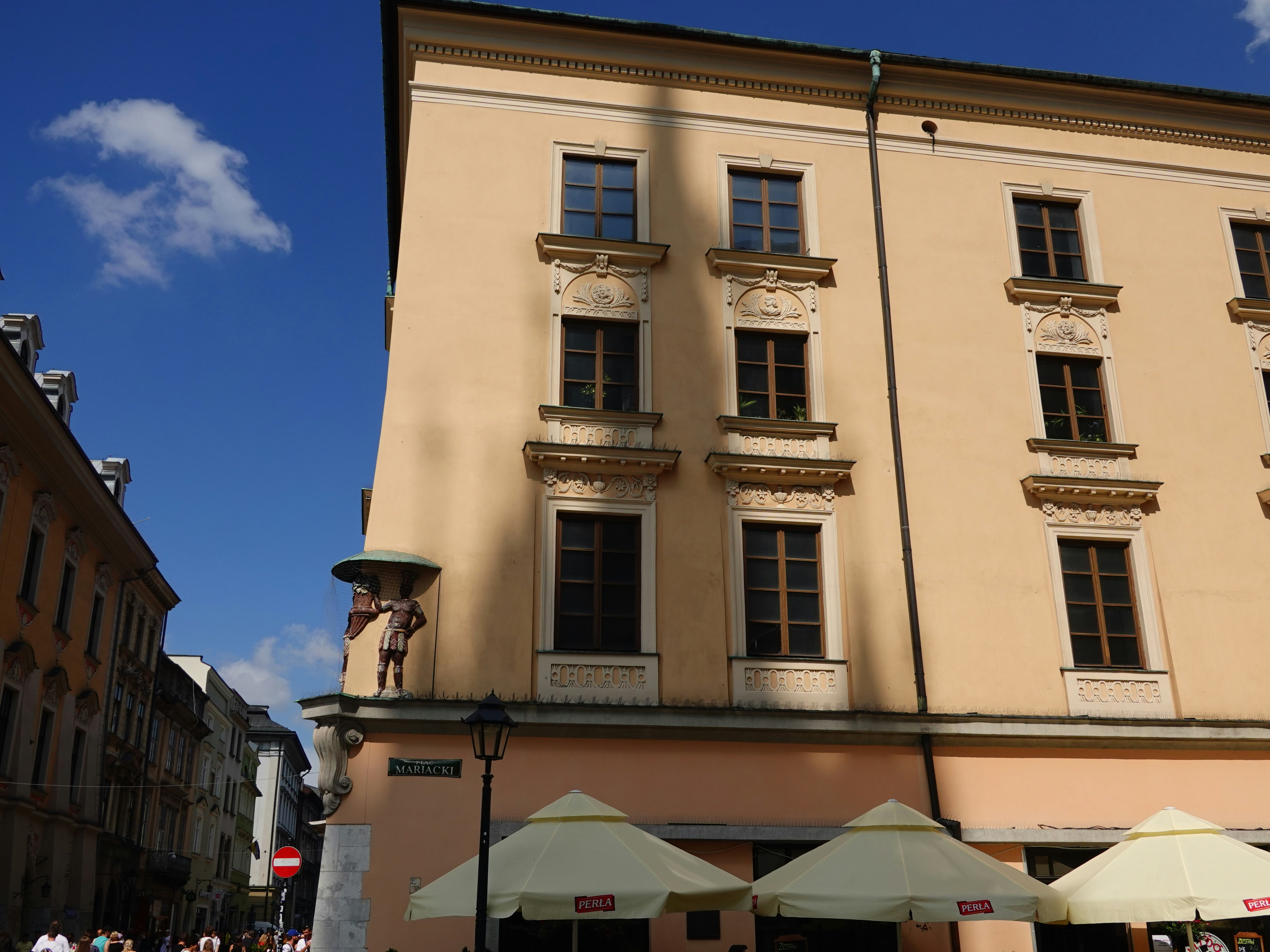 Photo by madmartigand