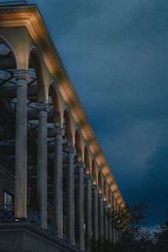 a building with pillars