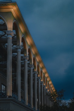 a building with pillars
