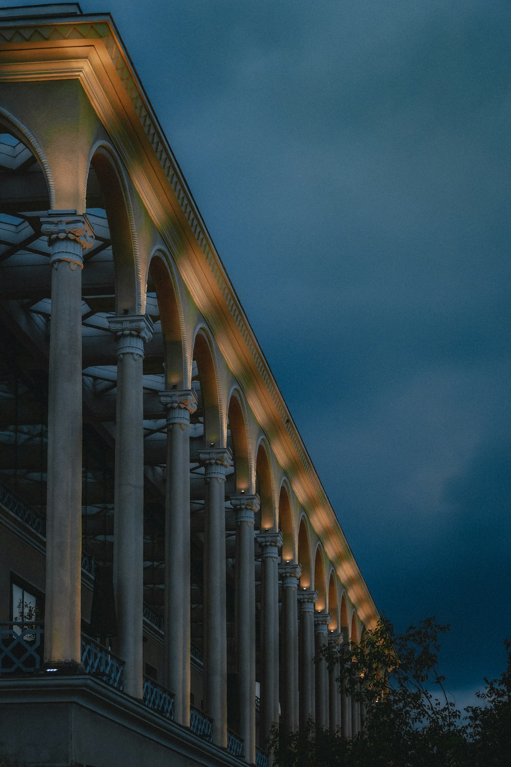 a building with pillars