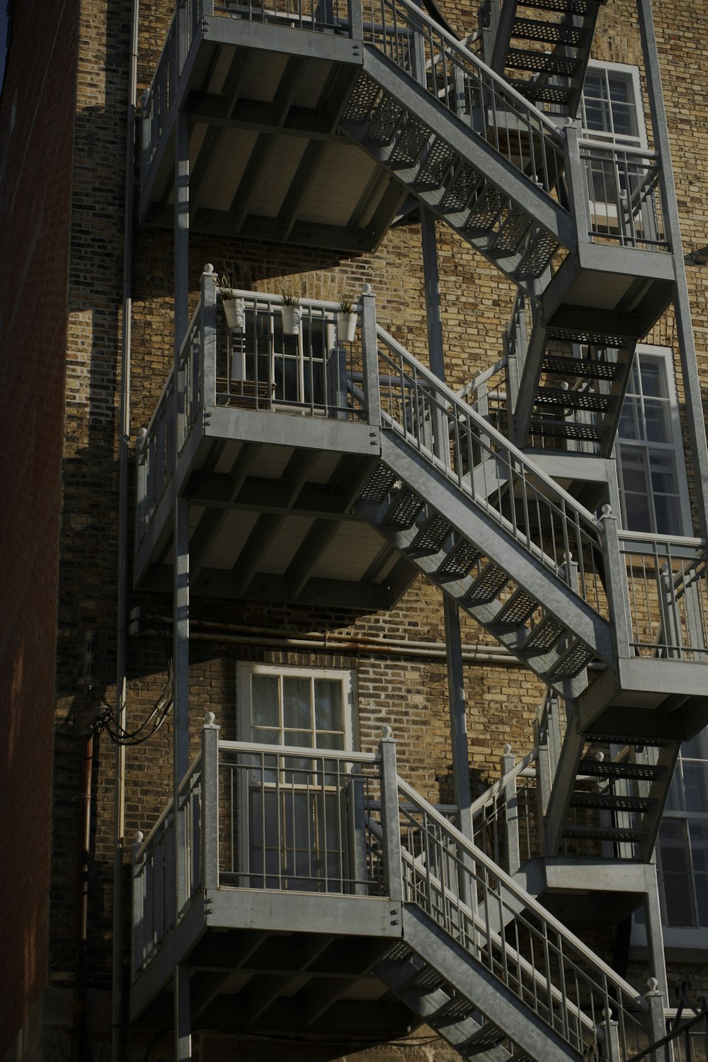 ein Gebäude mit einer Treppe