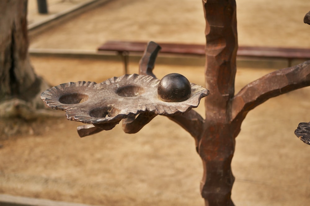 une croix en bois avec un crâne dessus