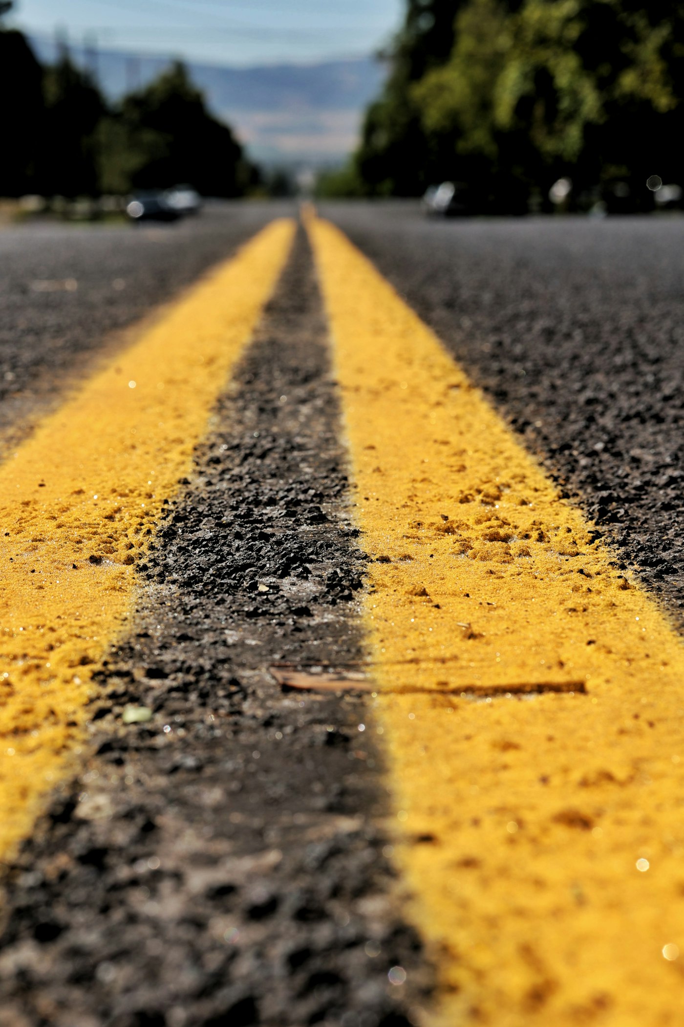 Route marquée vers l'horizon