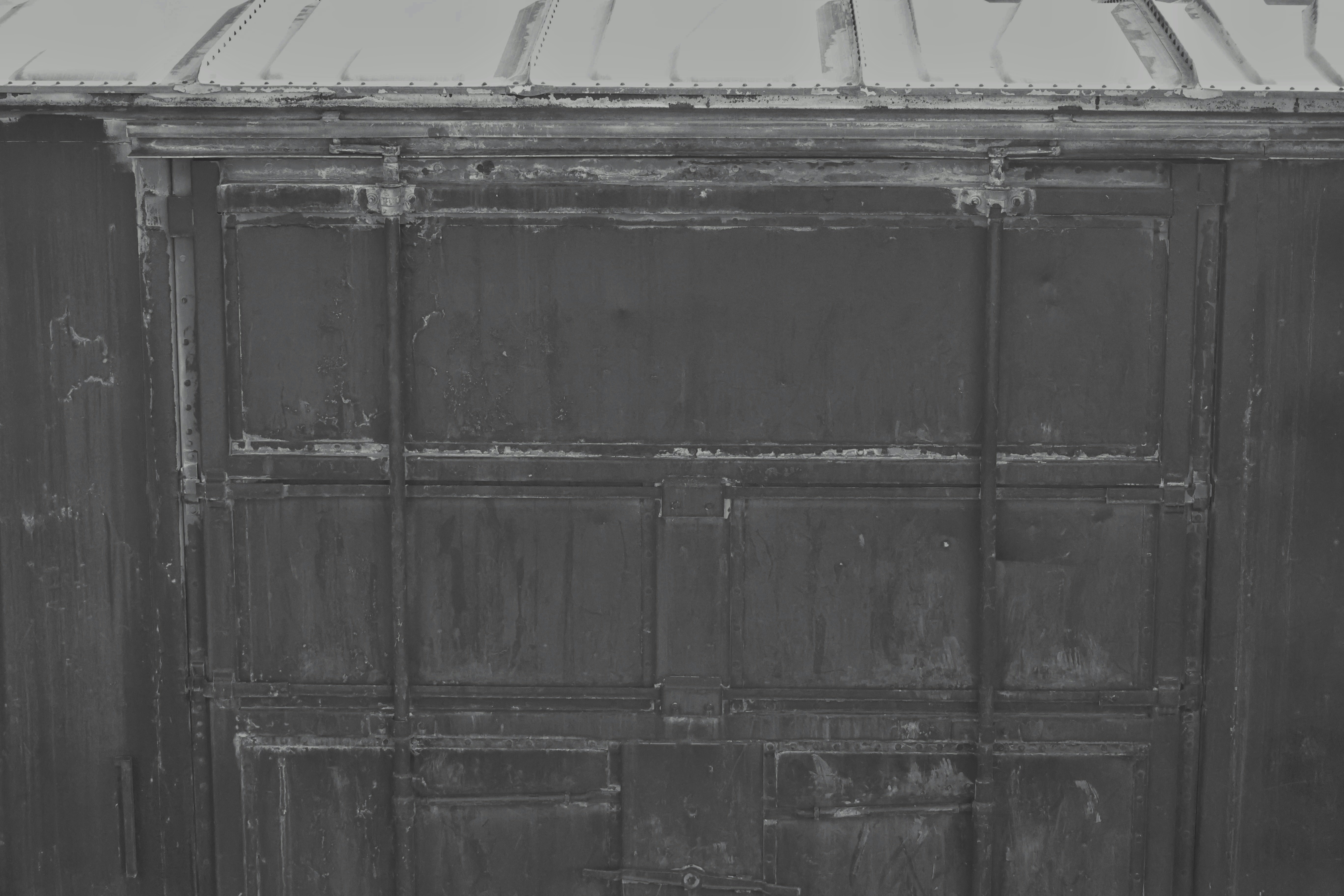 a black and white photo of a metal box