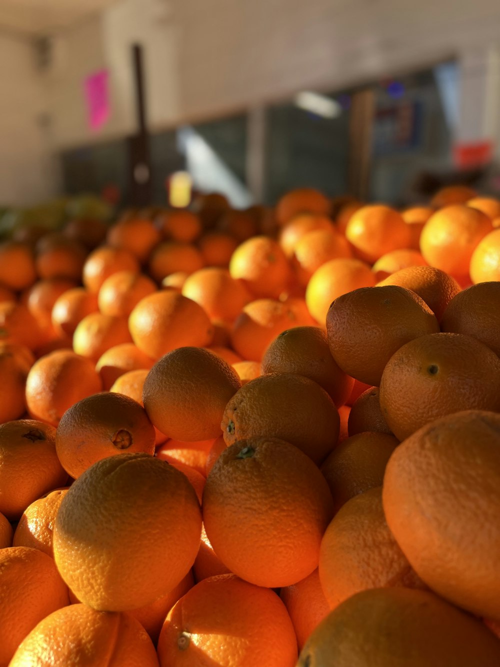 a large pile of oranges