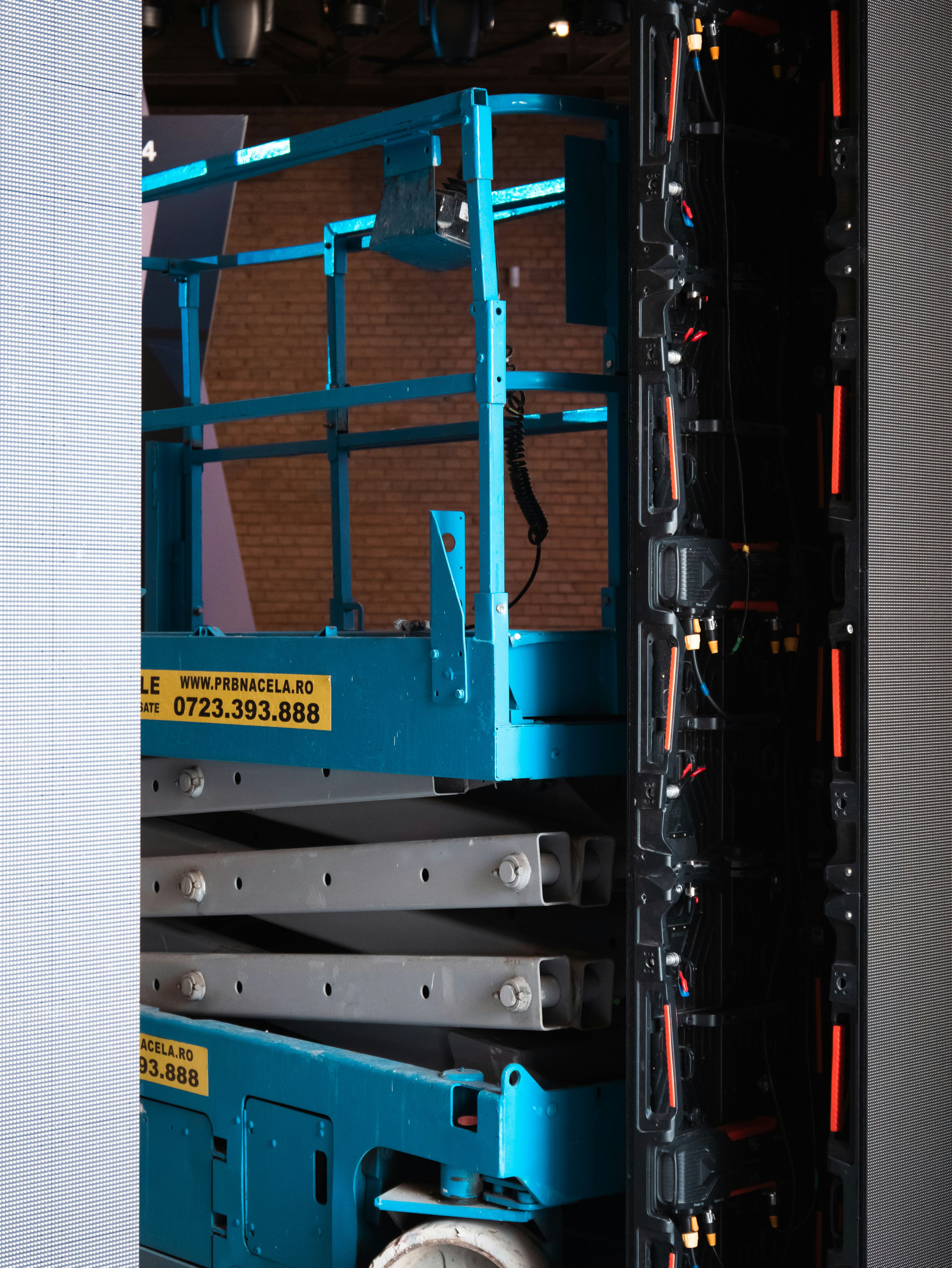 a large machine with wires