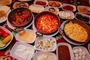A vibrant display of local Tucumán dishes.