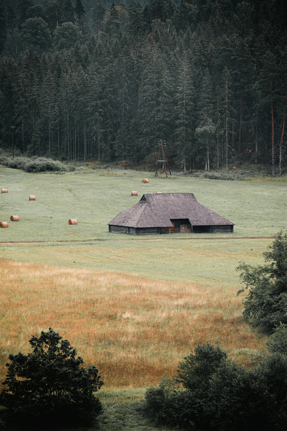 a barn in a field