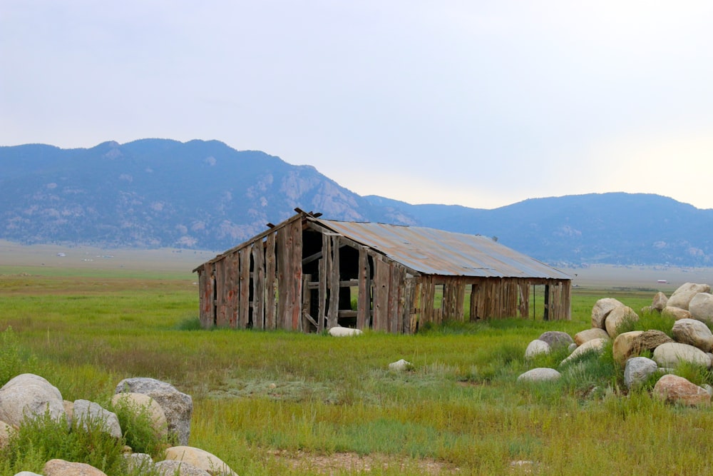 a barn in a field