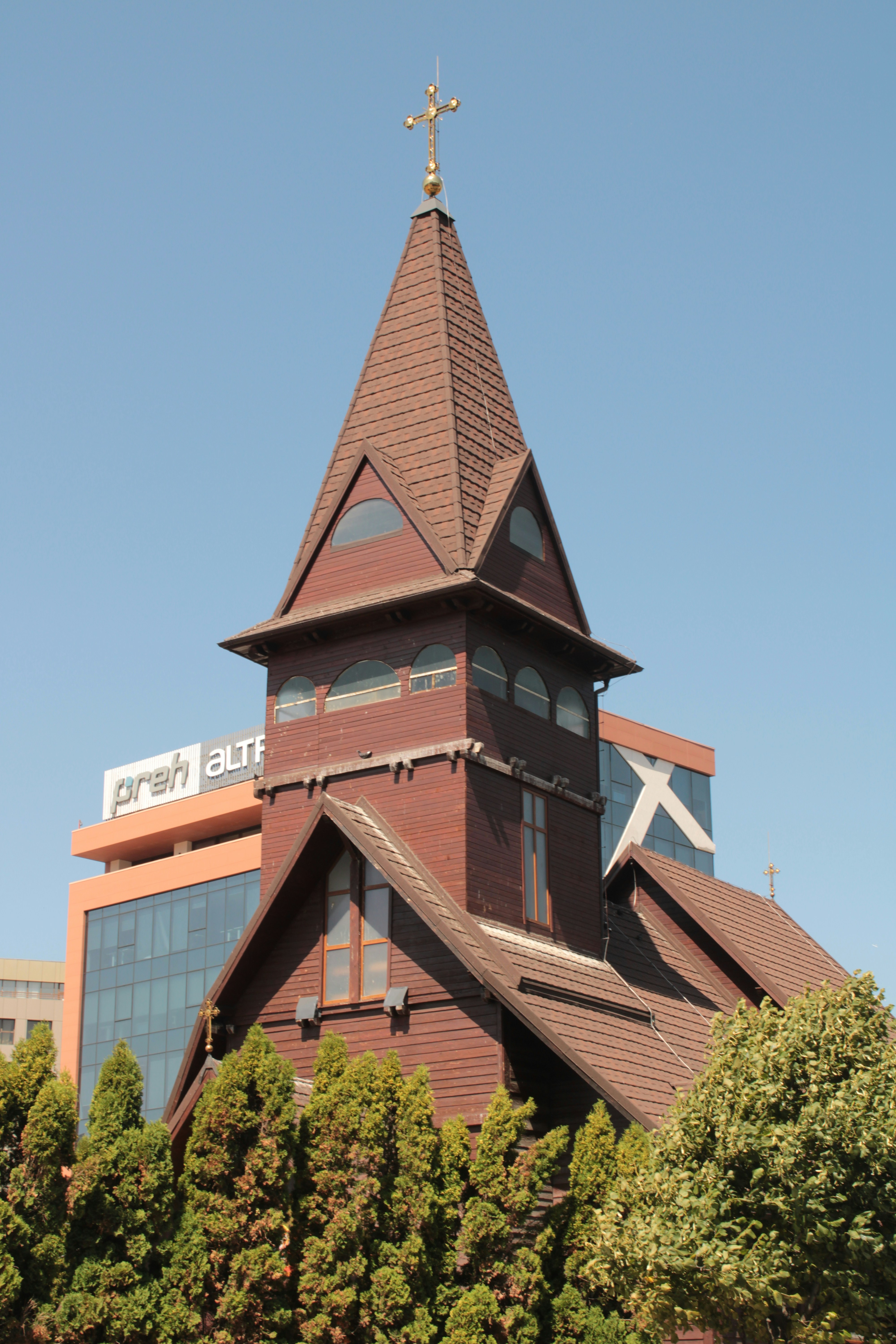 a building with a steeple