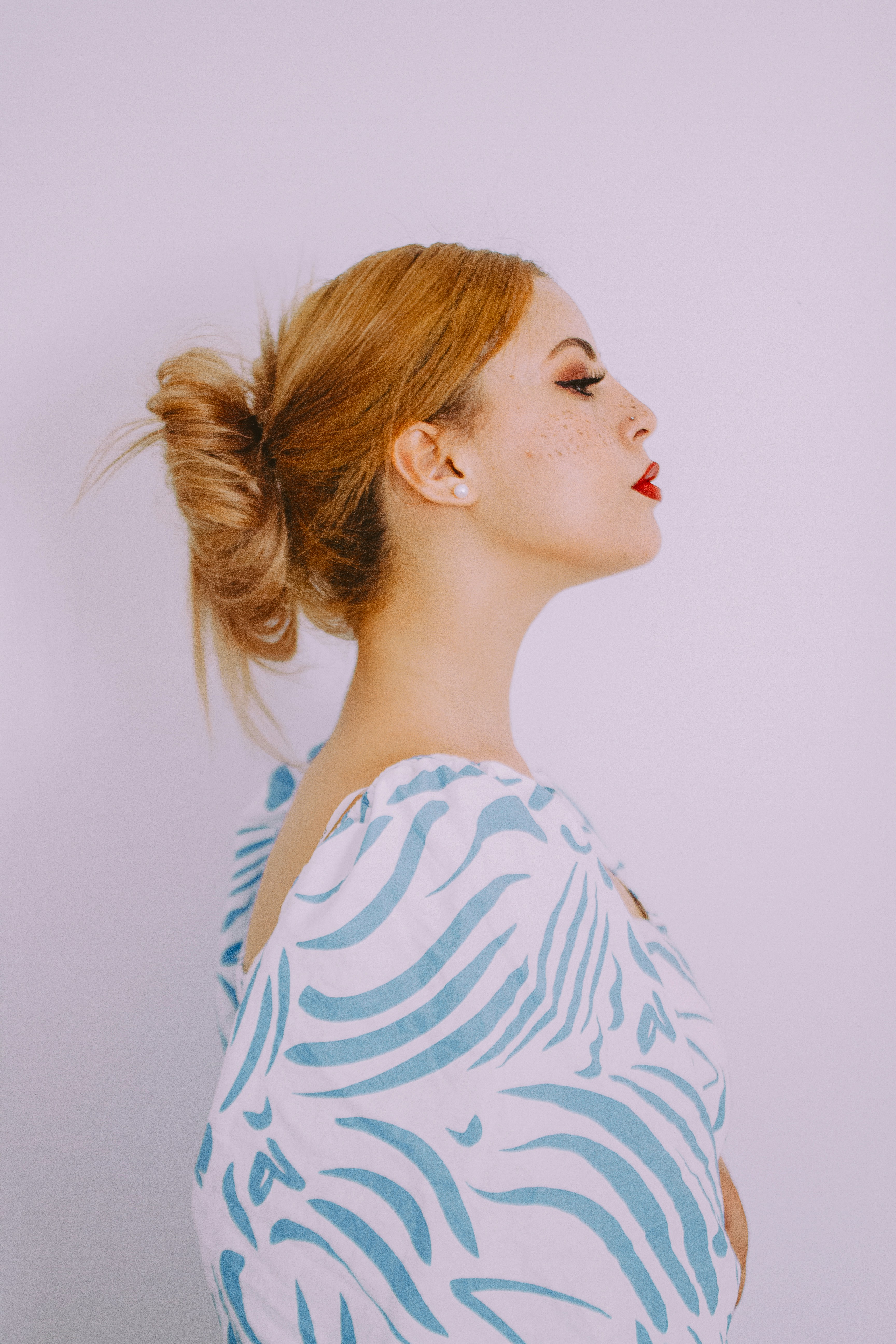 una persona con cola de caballo