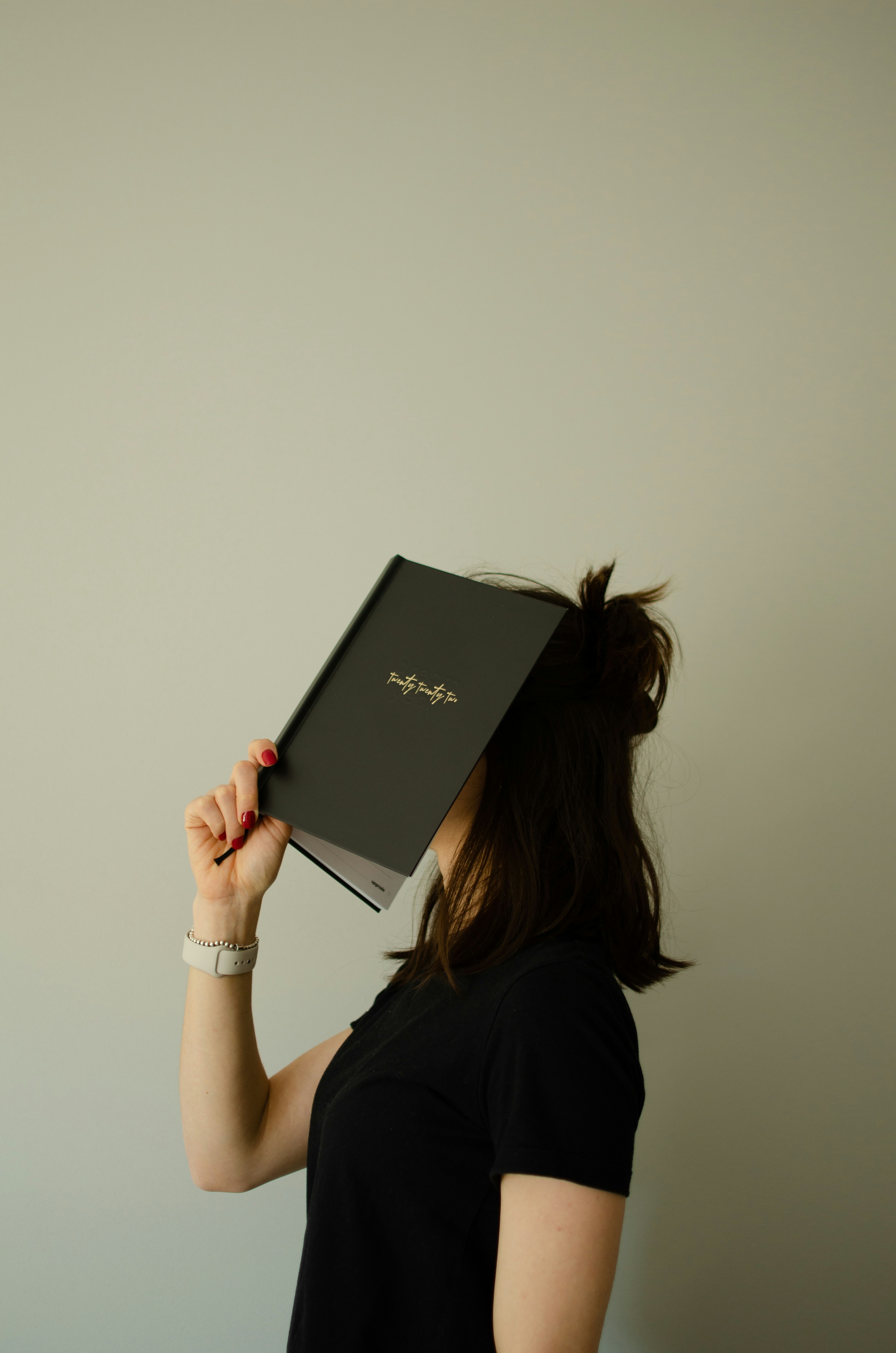 gray computer monitor