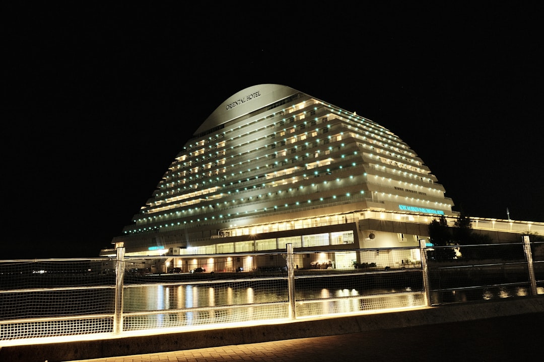 a large building with many windows,