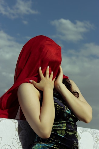 a person with the hands on the head