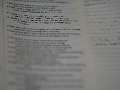 Close-up of a handwritten heartfelt review from a reader praising the book’s impact.