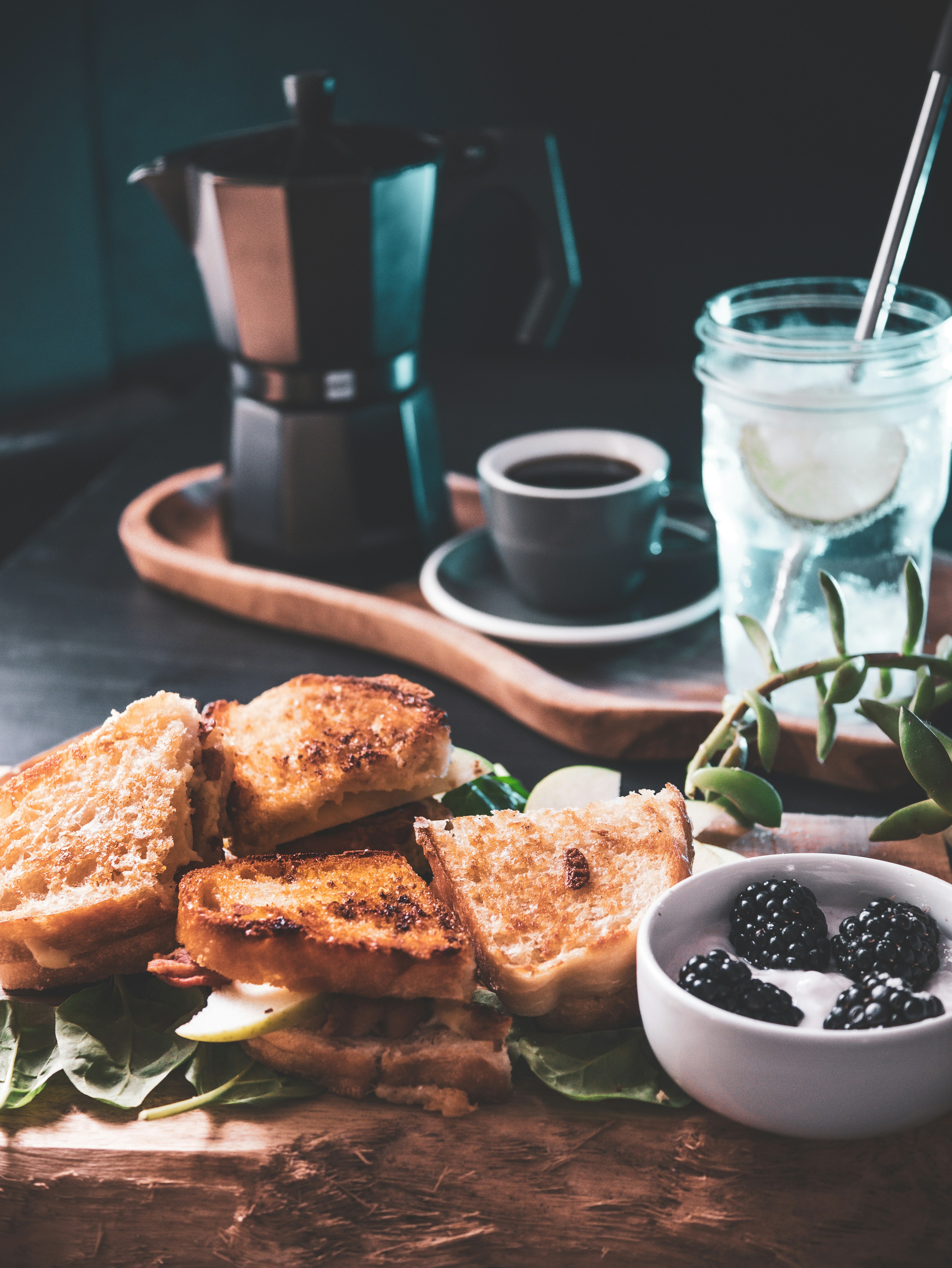 ein Teller mit Essen