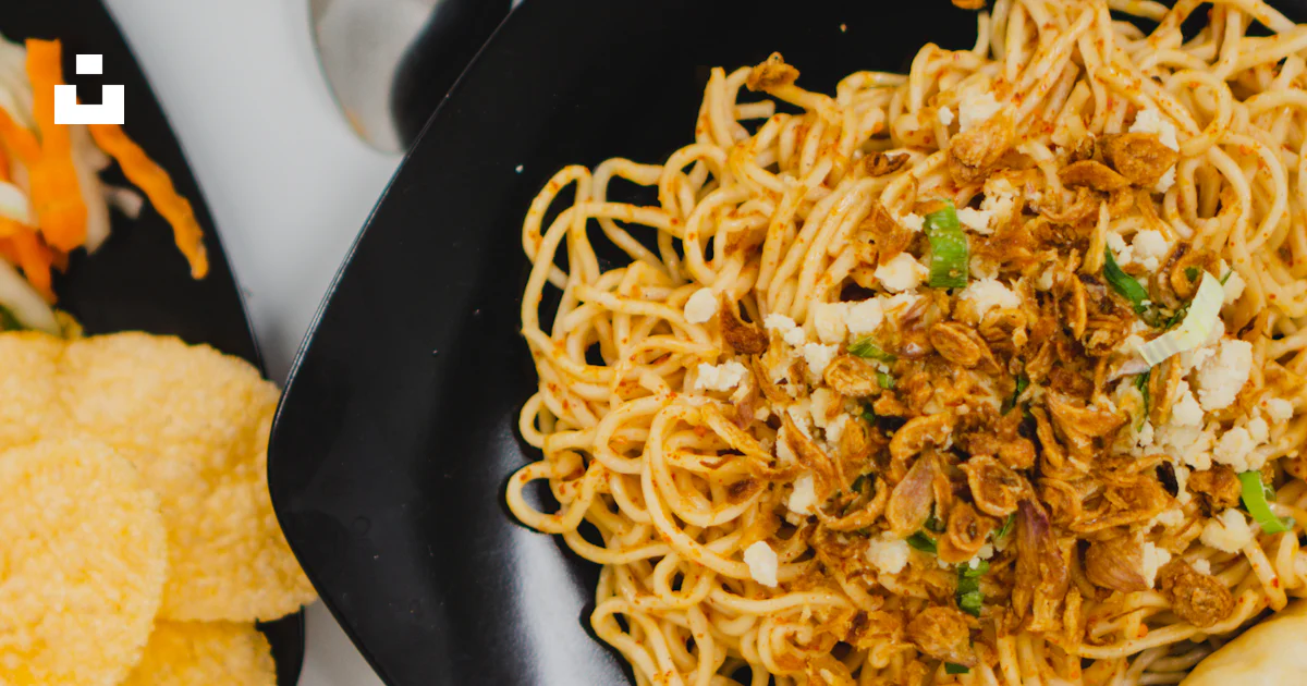 A plate of pasta and vegetables photo – Free East java Image on Unsplash