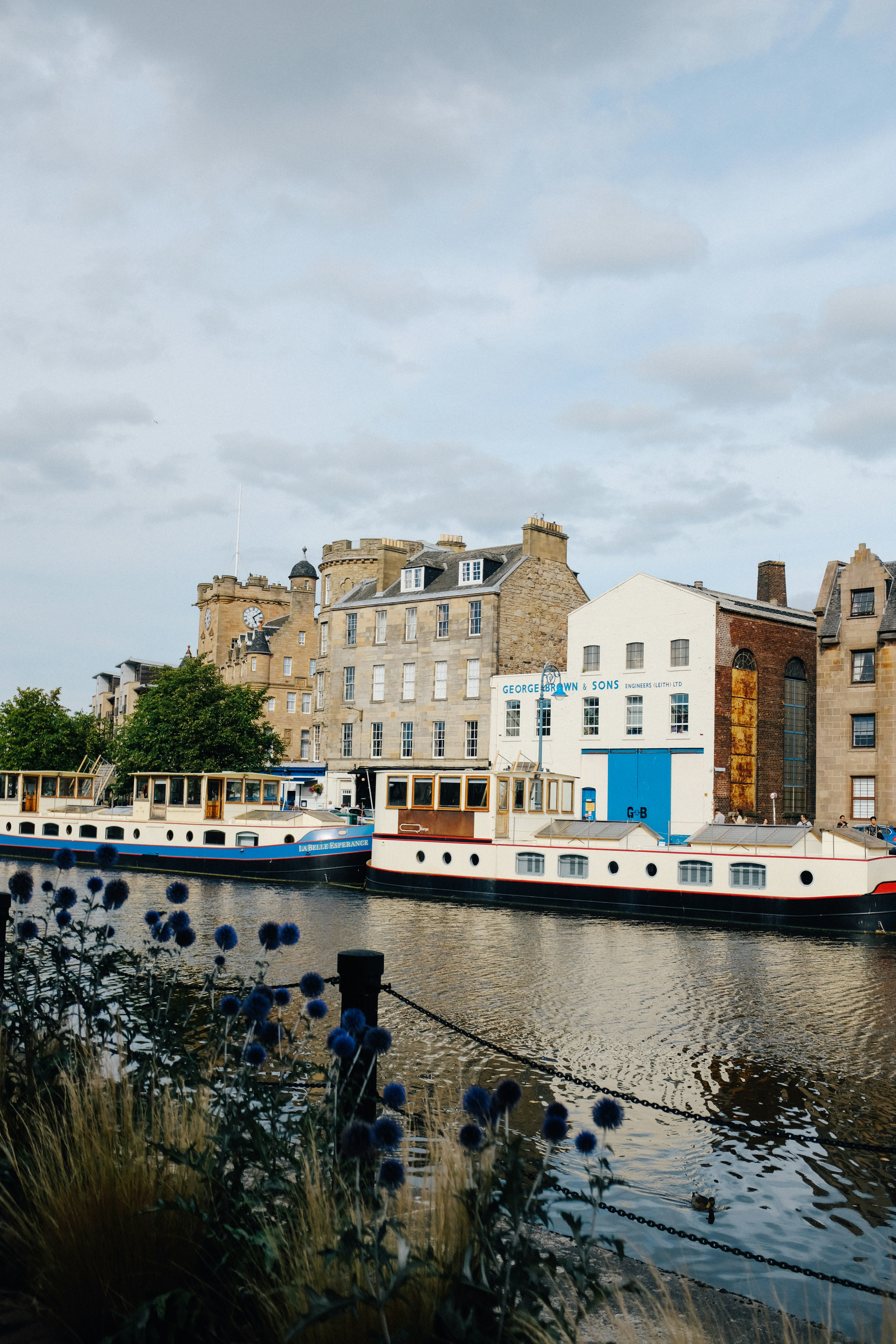 Photo by adrienolichon