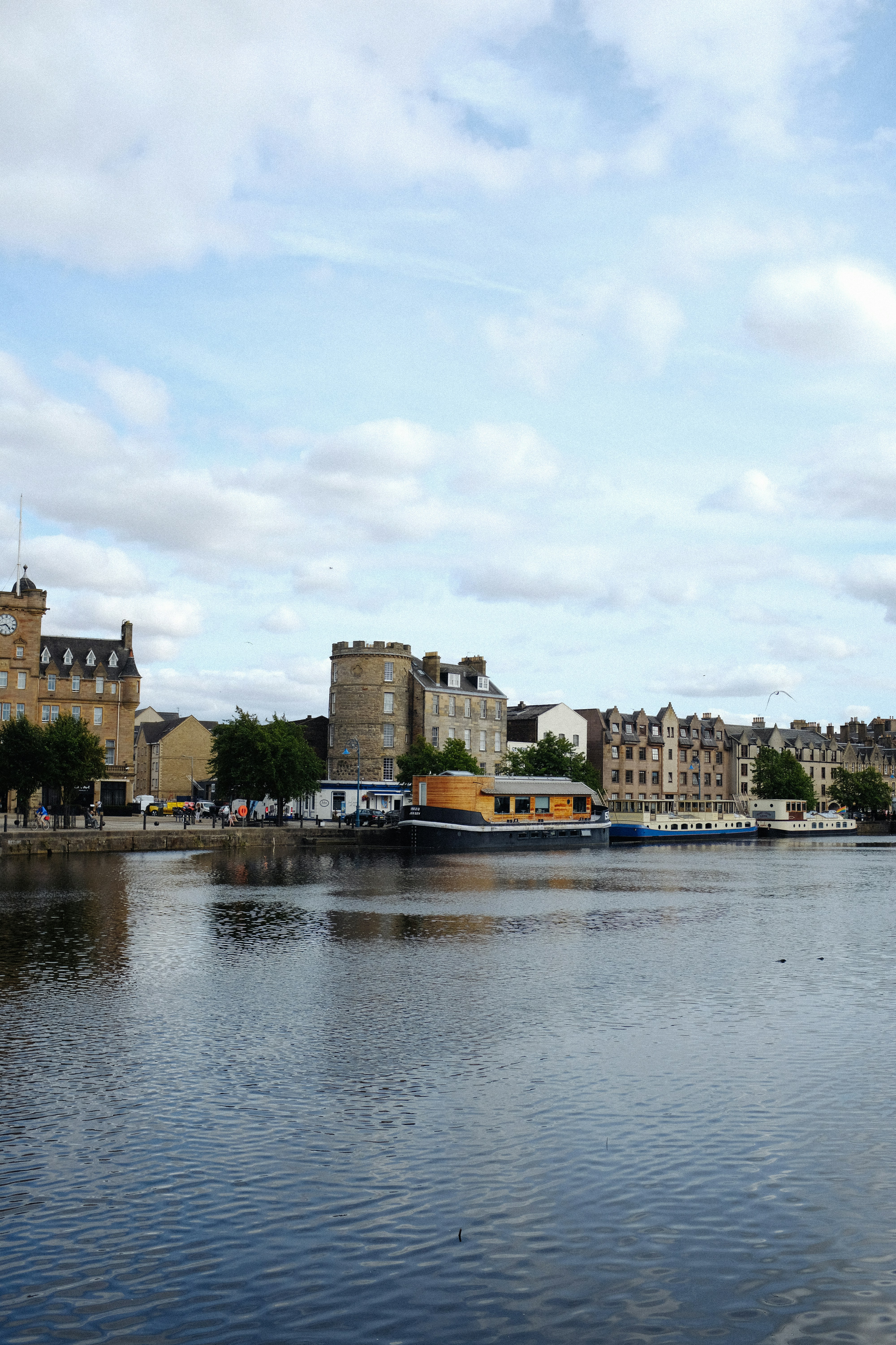 Photo by adrienolichon