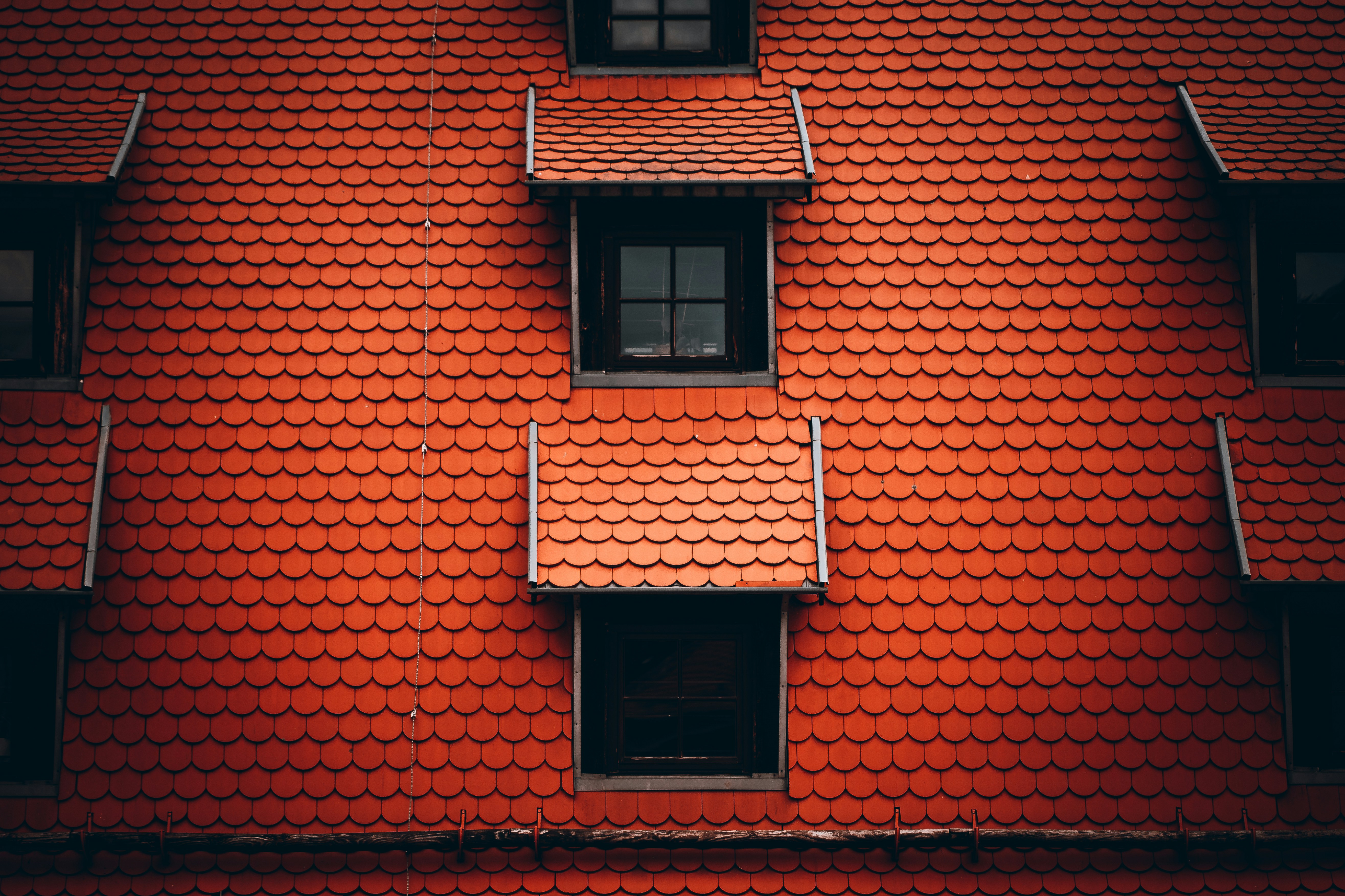 Classic brick courtyard apartment building in Lakeview - apartment buildings lakeview chicago