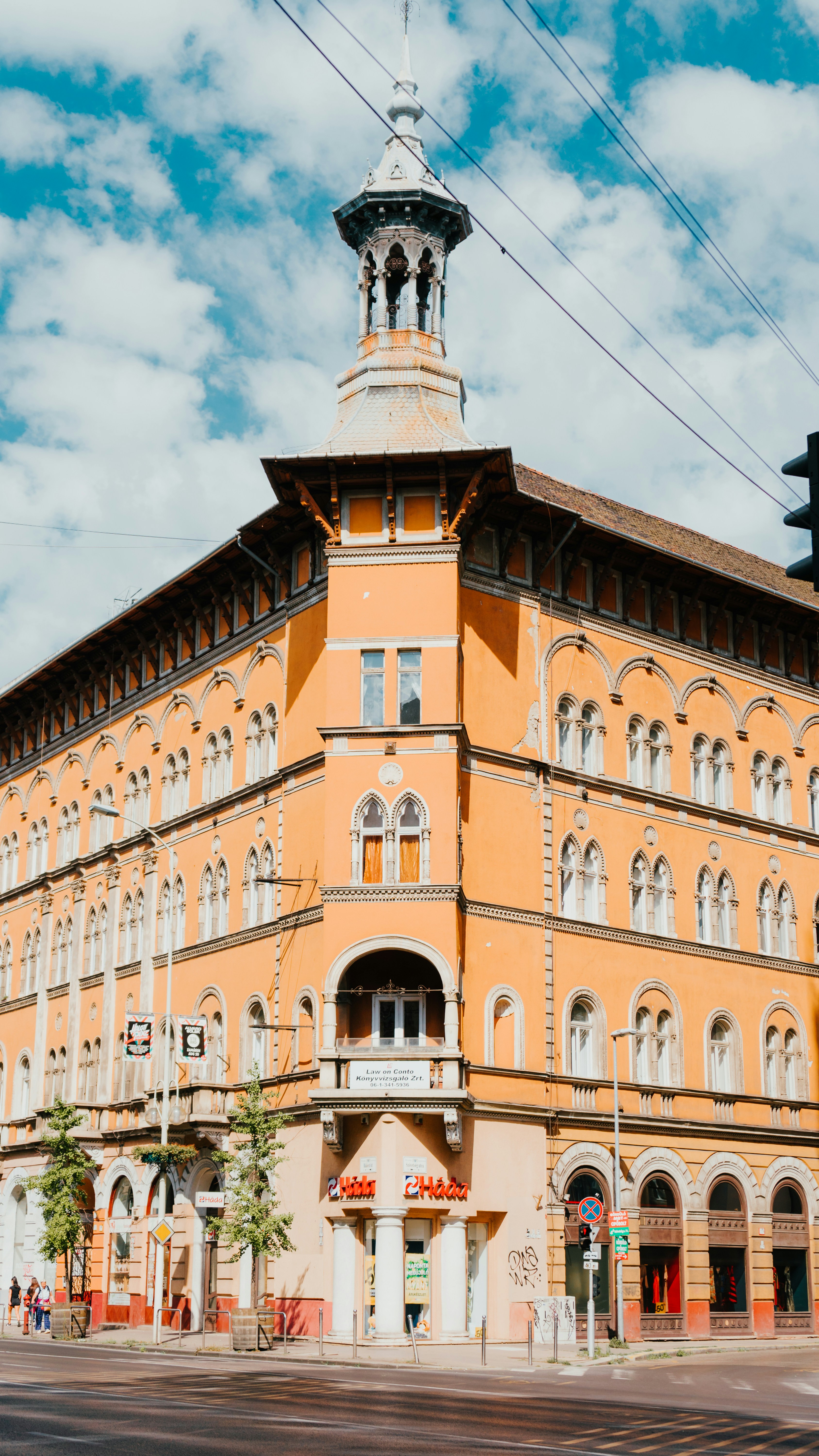 Photo by luca_herren