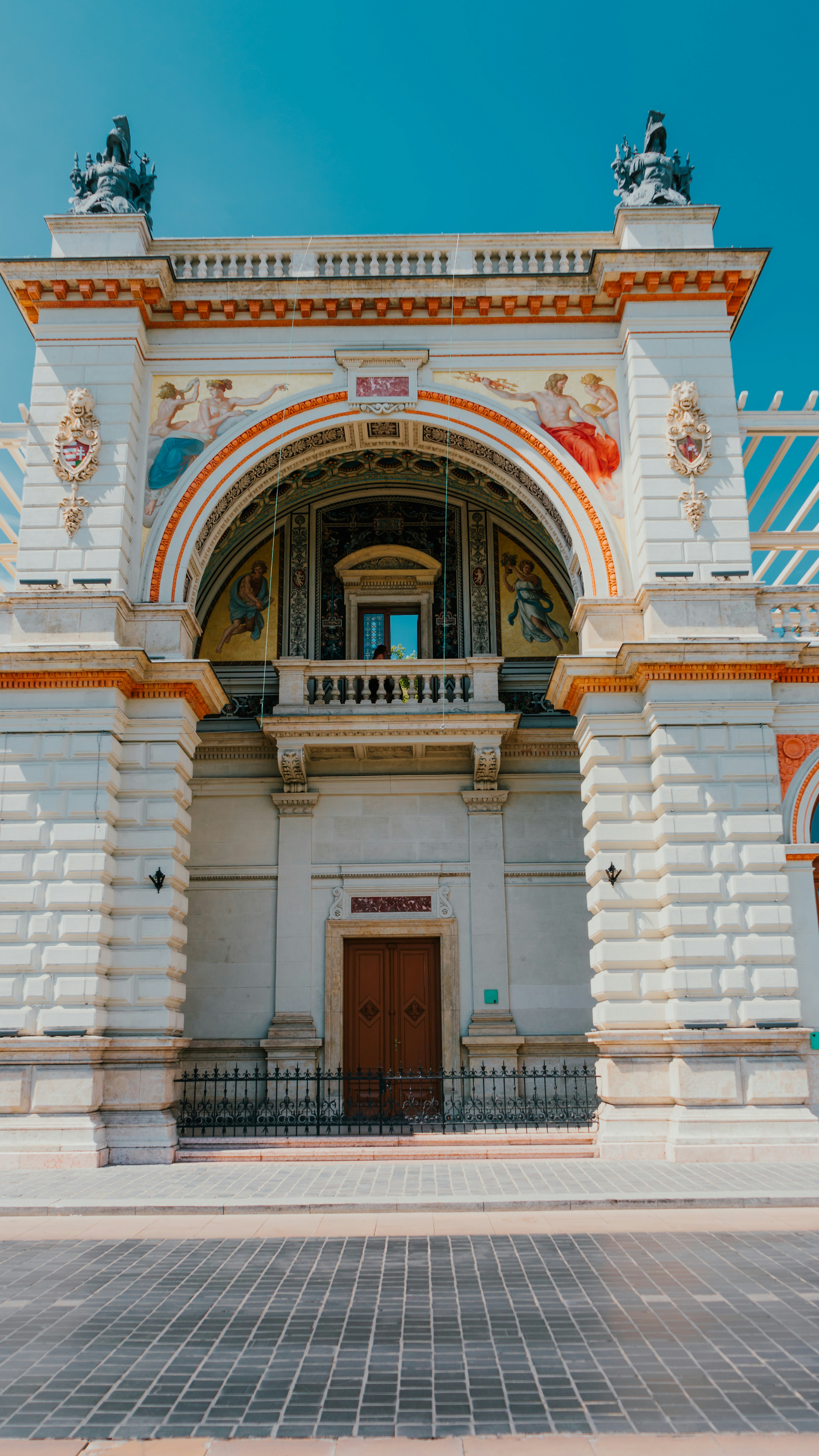 Photo by luca_herren